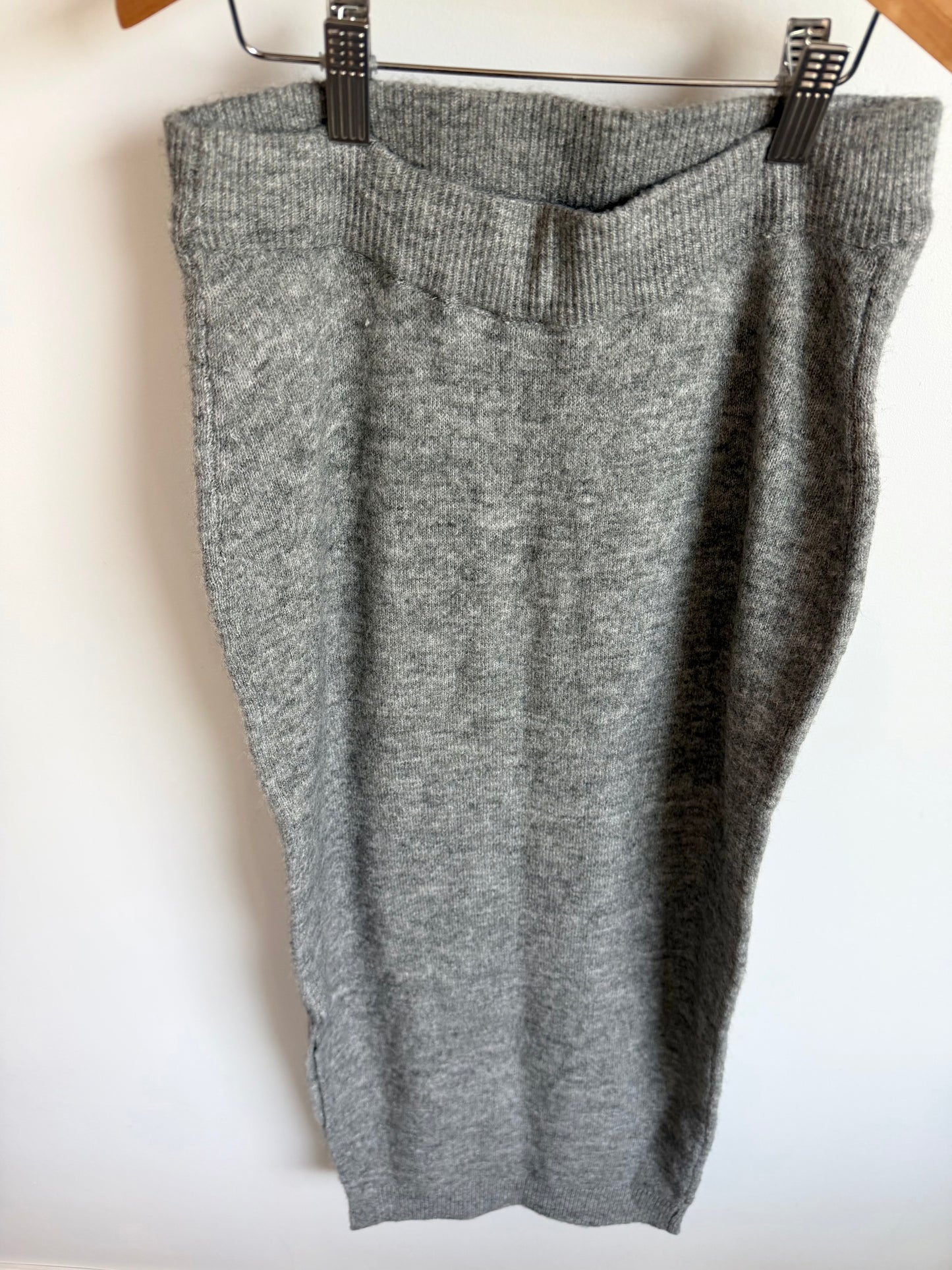 H&M Light Grey Knit Maternity Skirt (With Tags) / XS