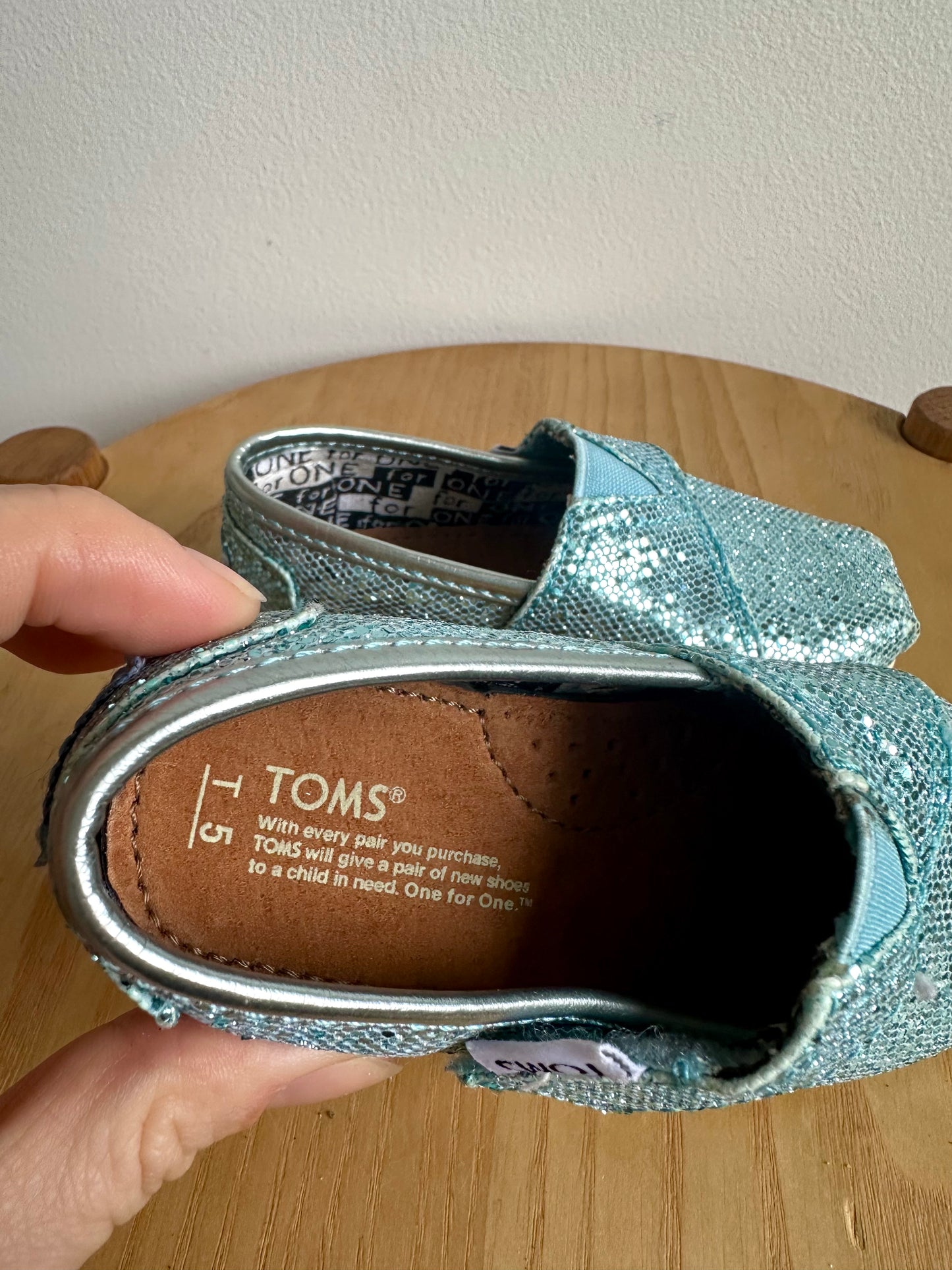 Toms Sparkly Velcro Shoes / Size 5 Toddler