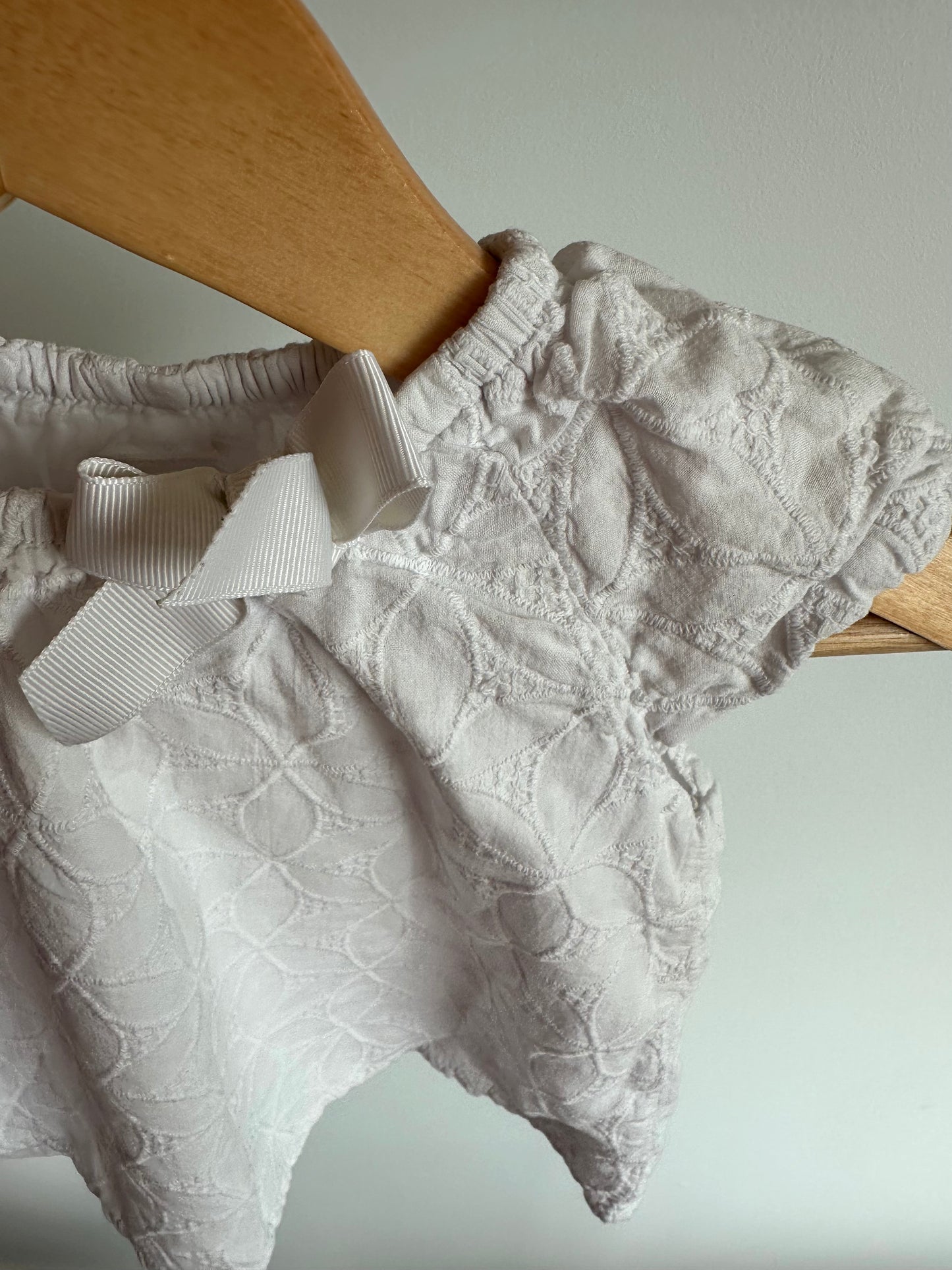 H&M White Bow Top / 4-6m