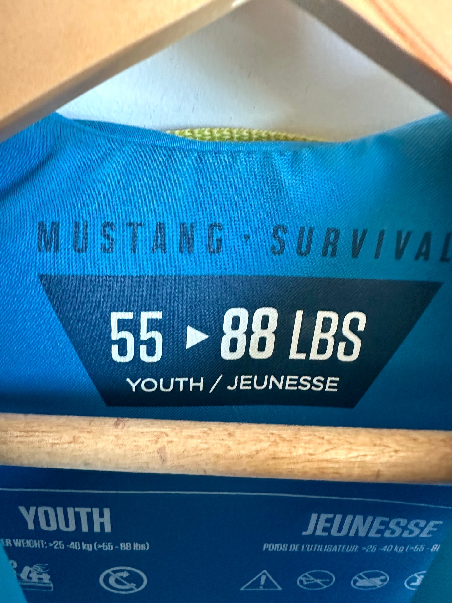 Blue Life Jacket / 55-88 lbs (No Shipping)