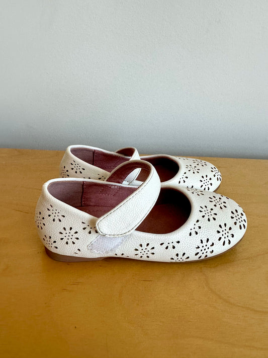 White Eyelet Mary Jane Shoes / Size 8 Toddler