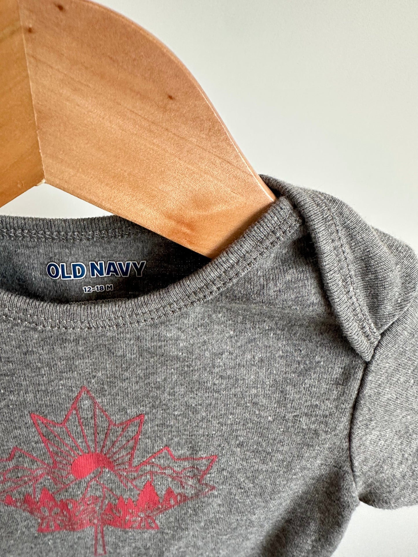 Grey Maple Leaf Bodysuit / 12-18m