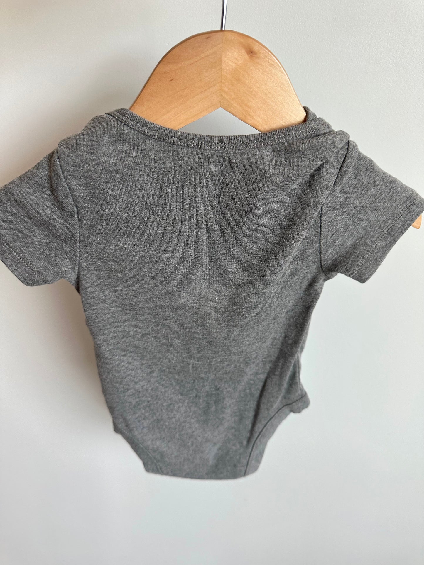Grey Maple Leaf Bodysuit / 12-18m