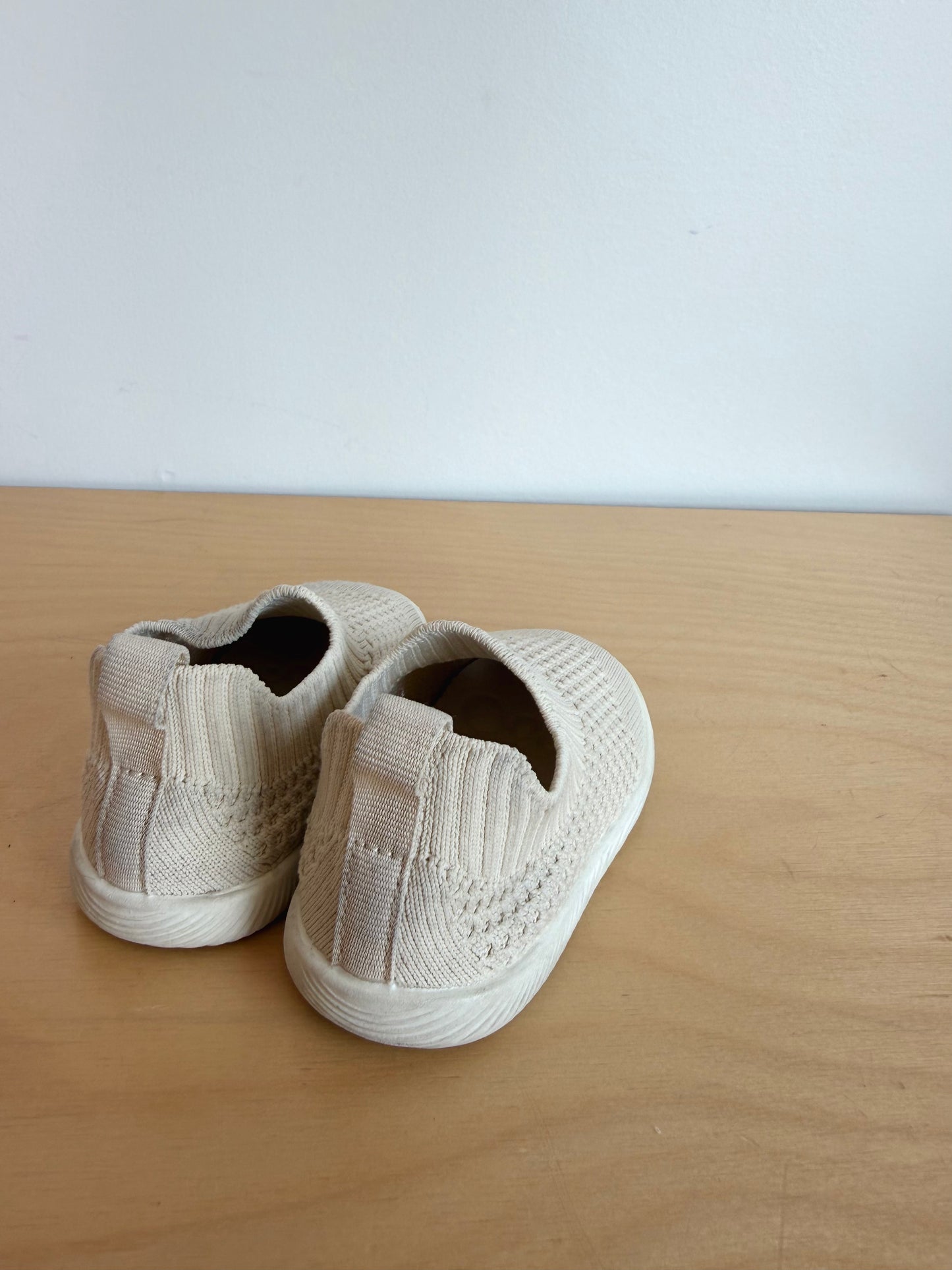 Oat Slide On Shoes / Size 5.5 Toddler