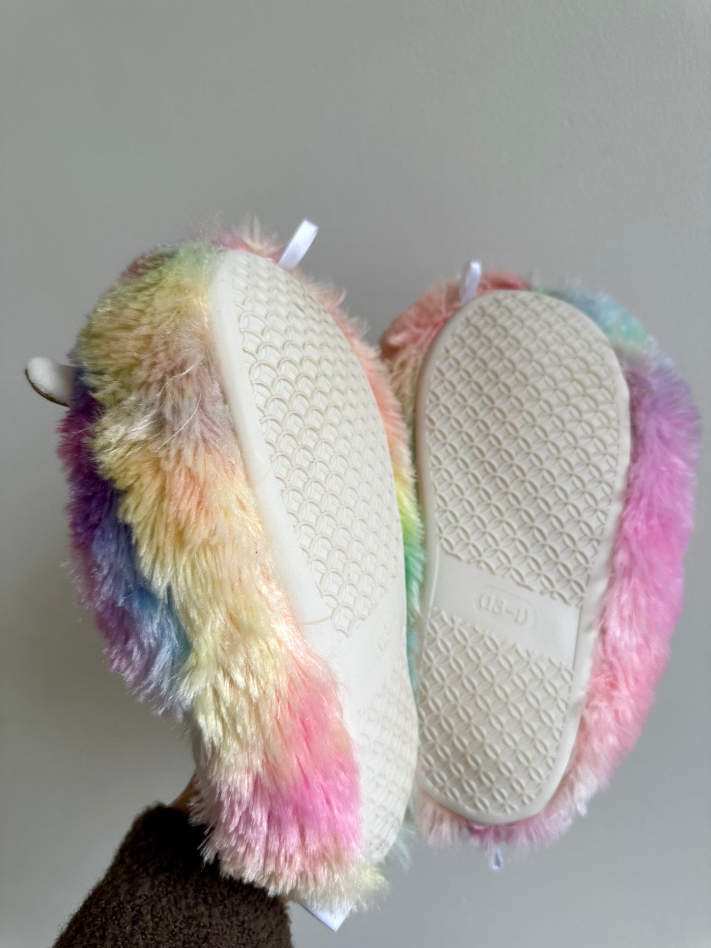FuzzAMallow Slippers / Size 13 (Little Kid) (No Shipping)