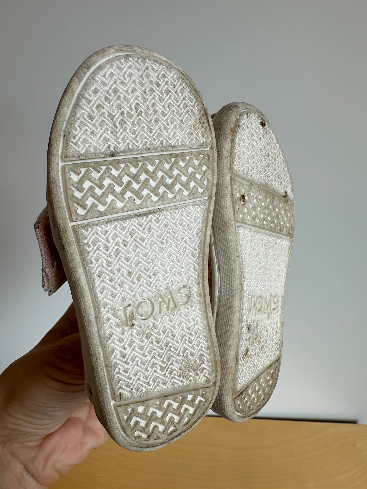 Toms Butterfly Sneakers / Size 5 Toddler