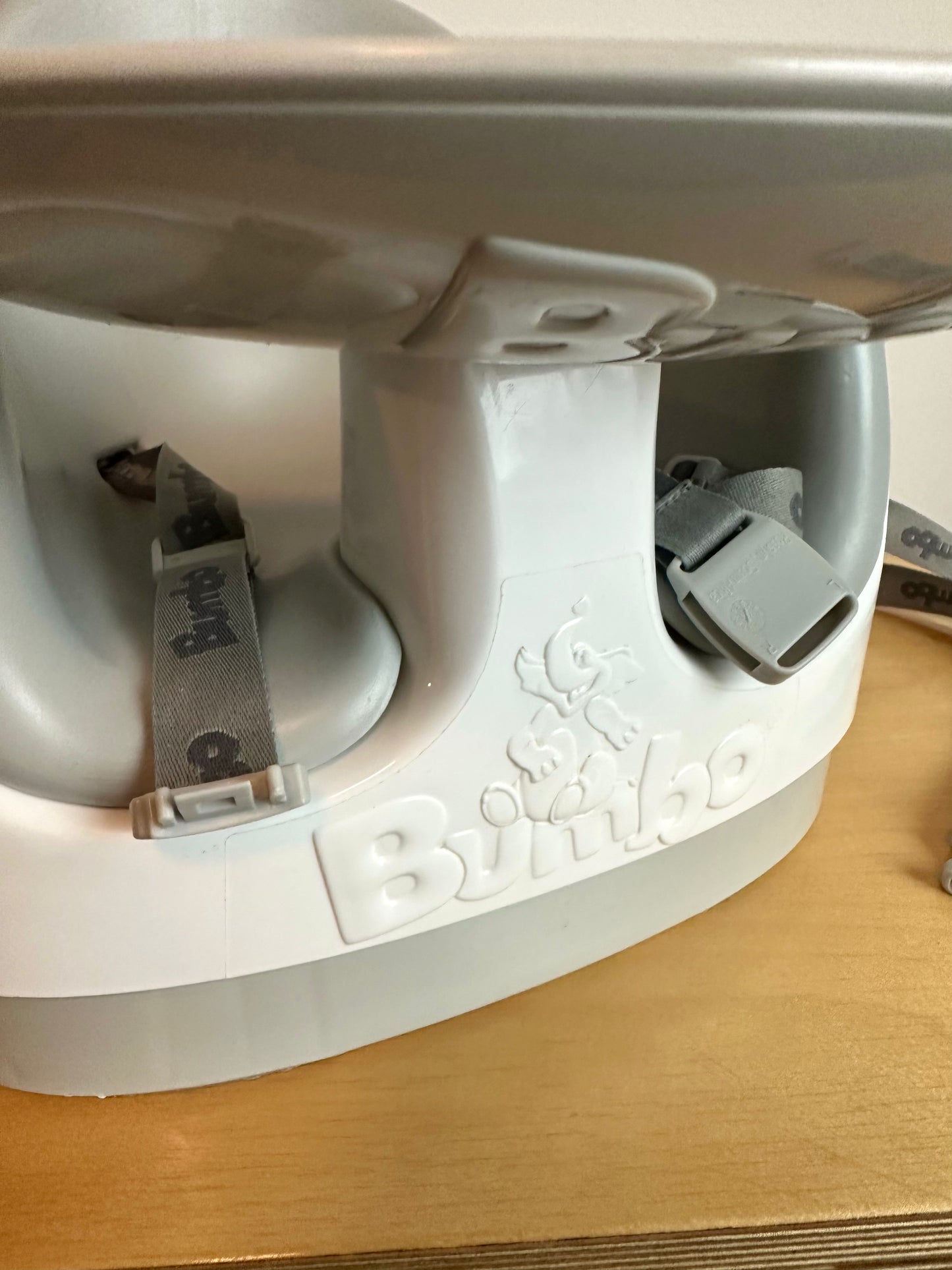 Bumbo Grey White Seat / 6-36m (No Shipping)