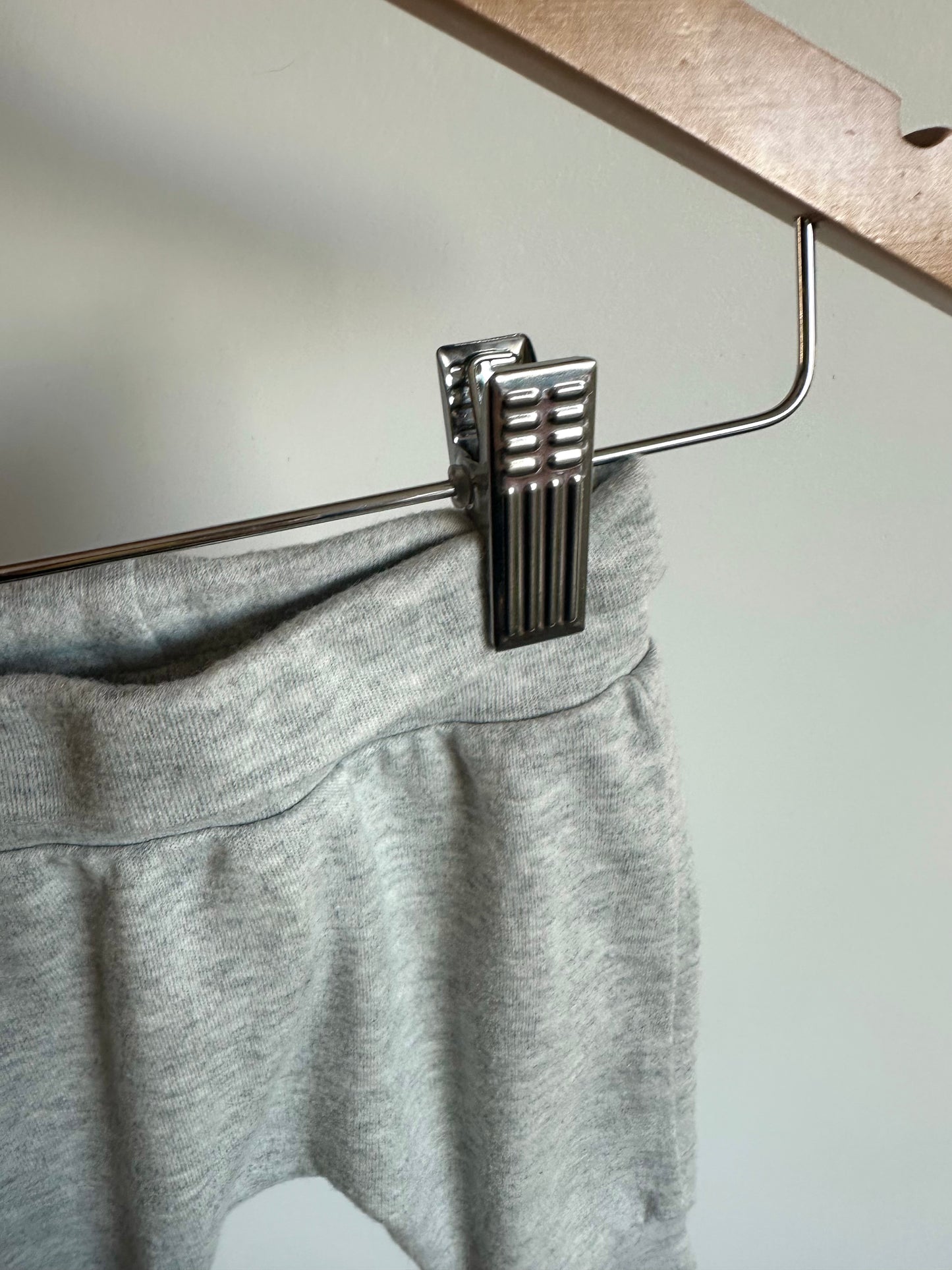 Grey Tapered Sweatpants / 0-3m