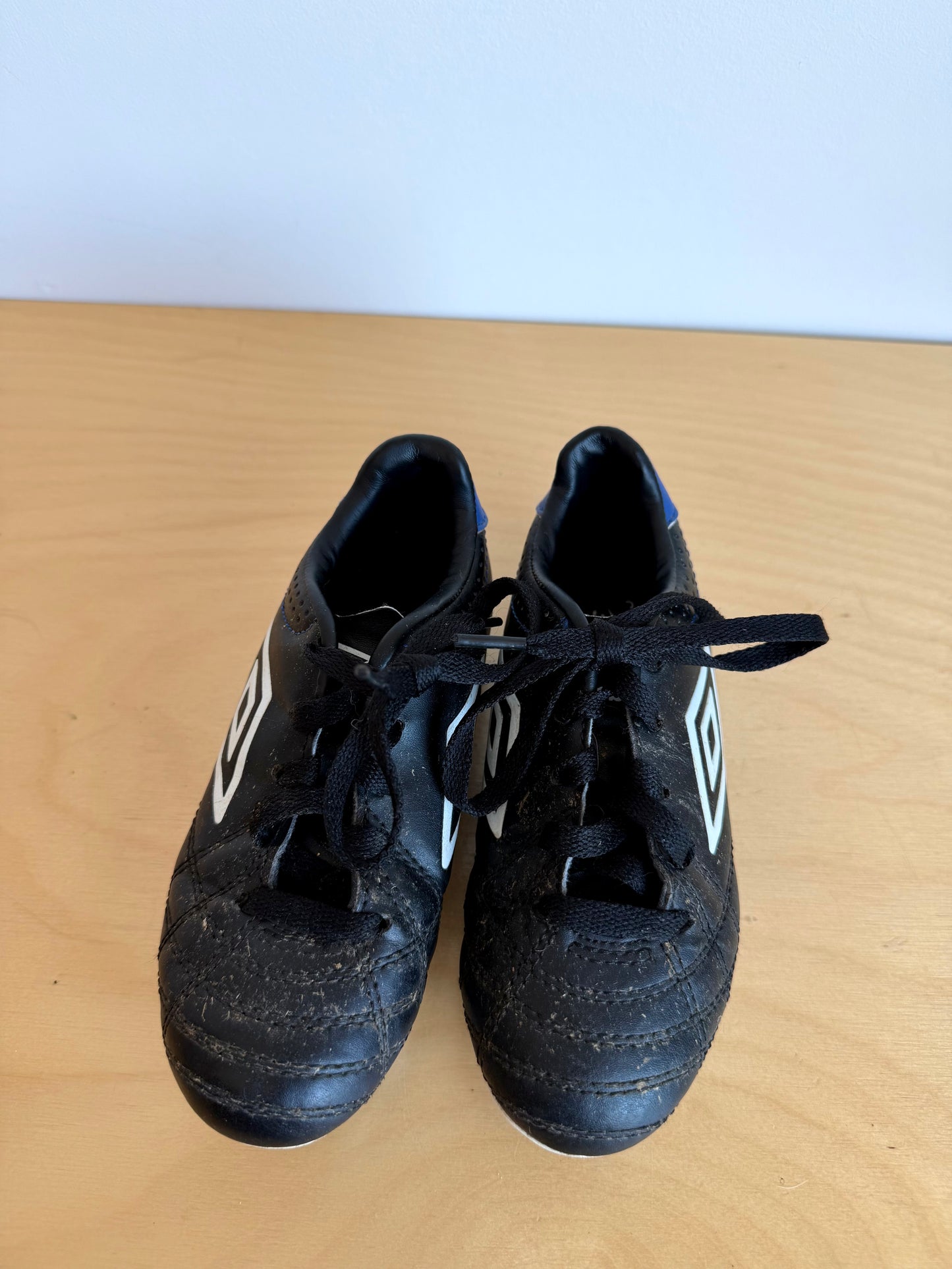 Umbro Black Soccer Cleat Shoes / Size 10.5 Toddler