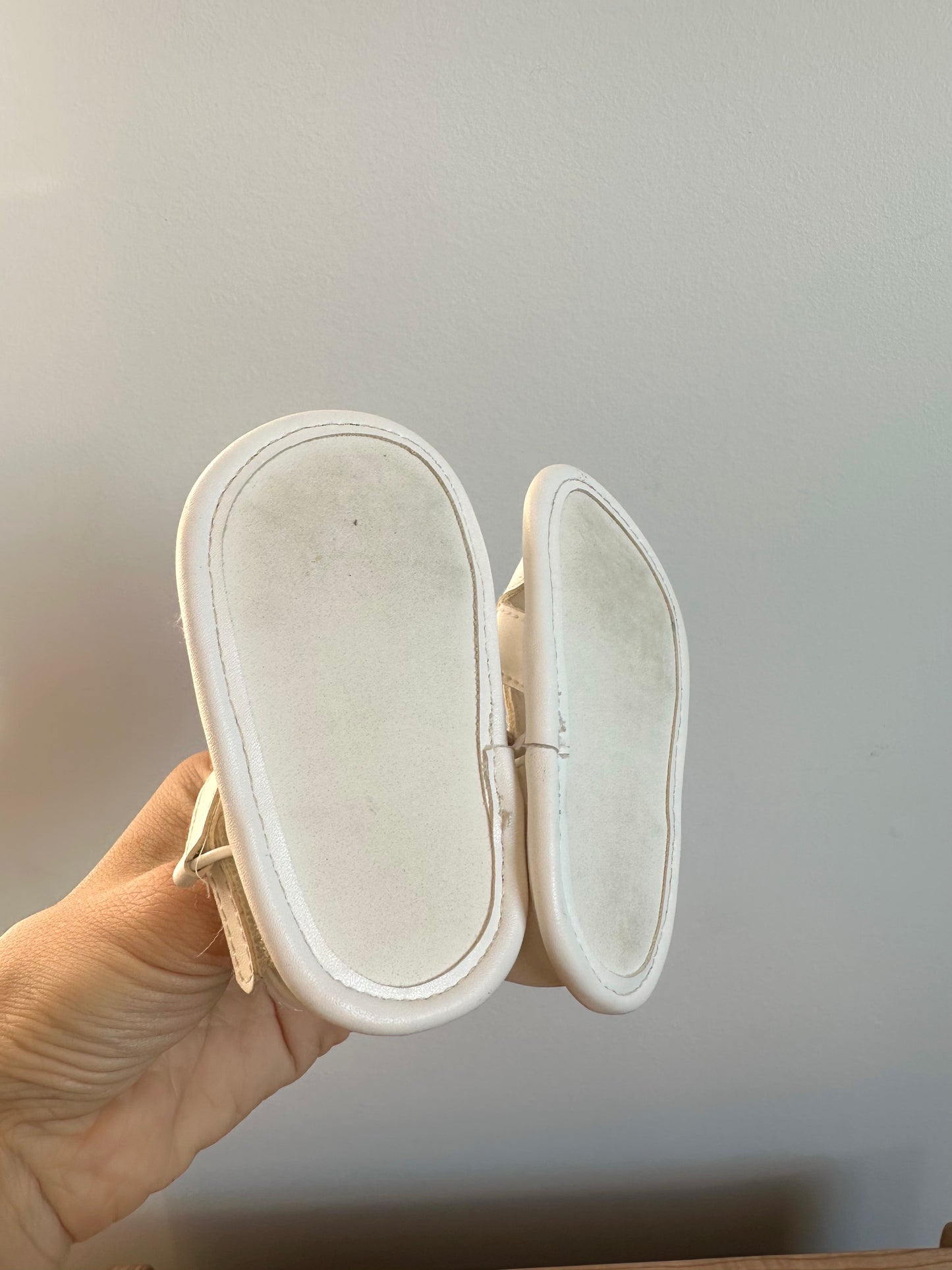 White Strap Sandals Shoes / Size 2 Infant