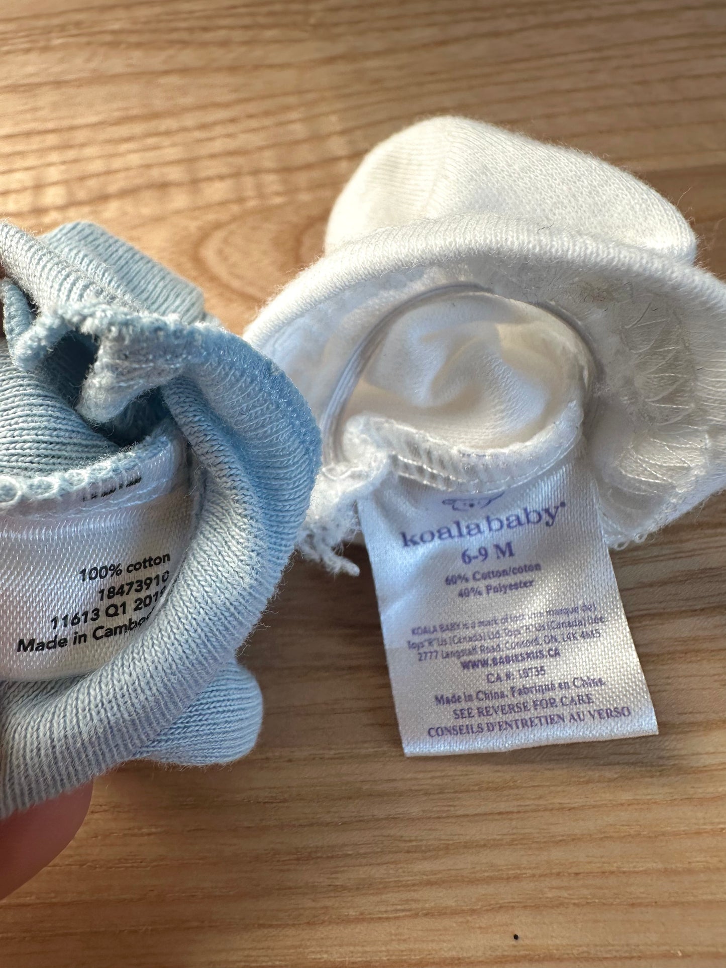White + Blue Mits / 4-9m