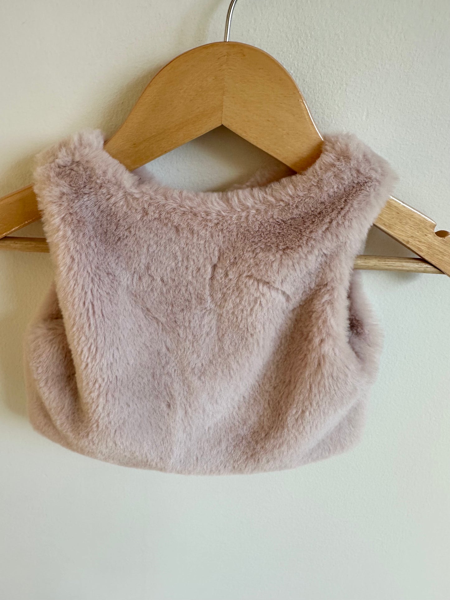 Pink Fuzzy Vest / 3-6m