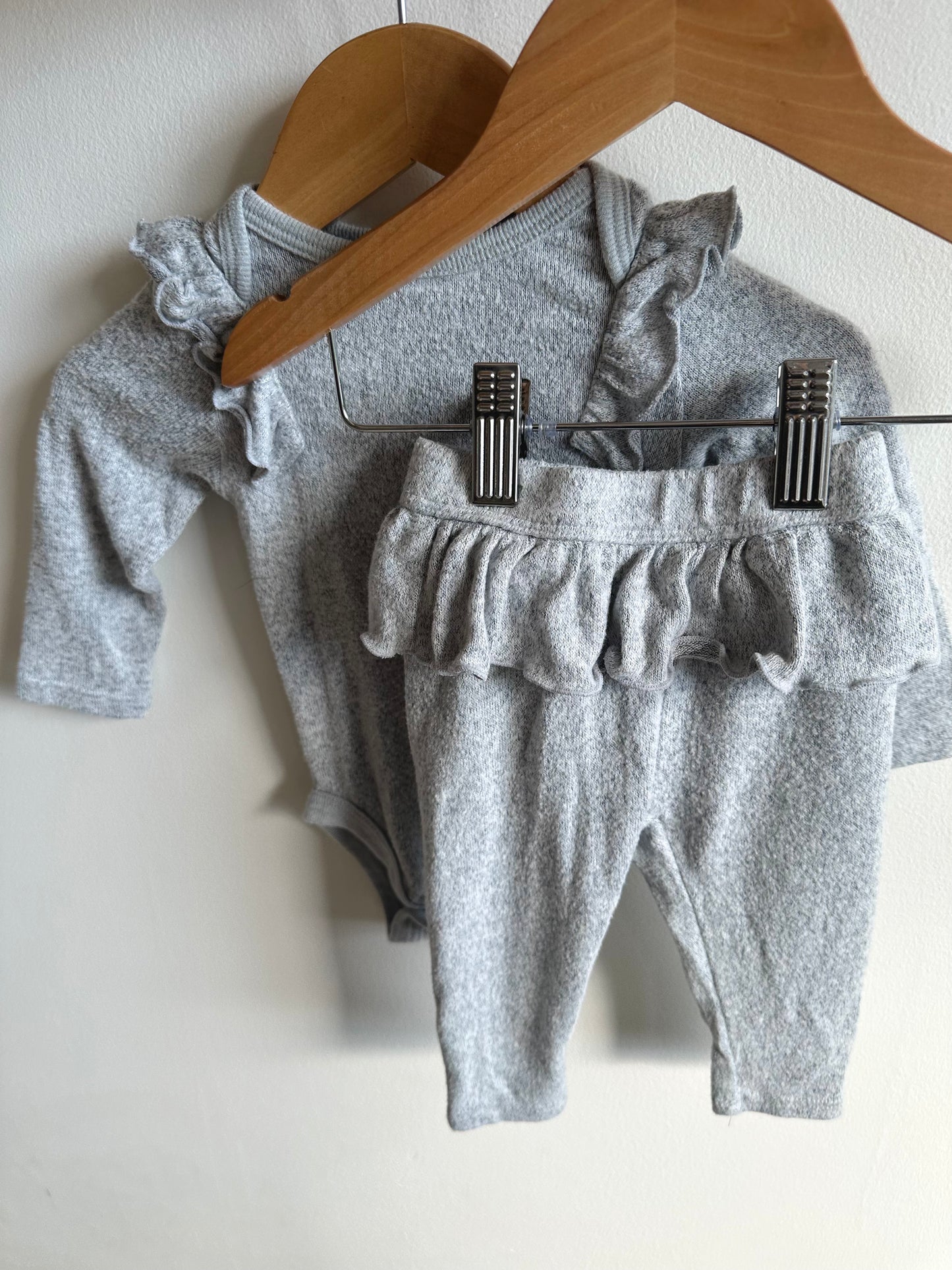 Grey Ruffle Bodysuit with Pants Set / 6m