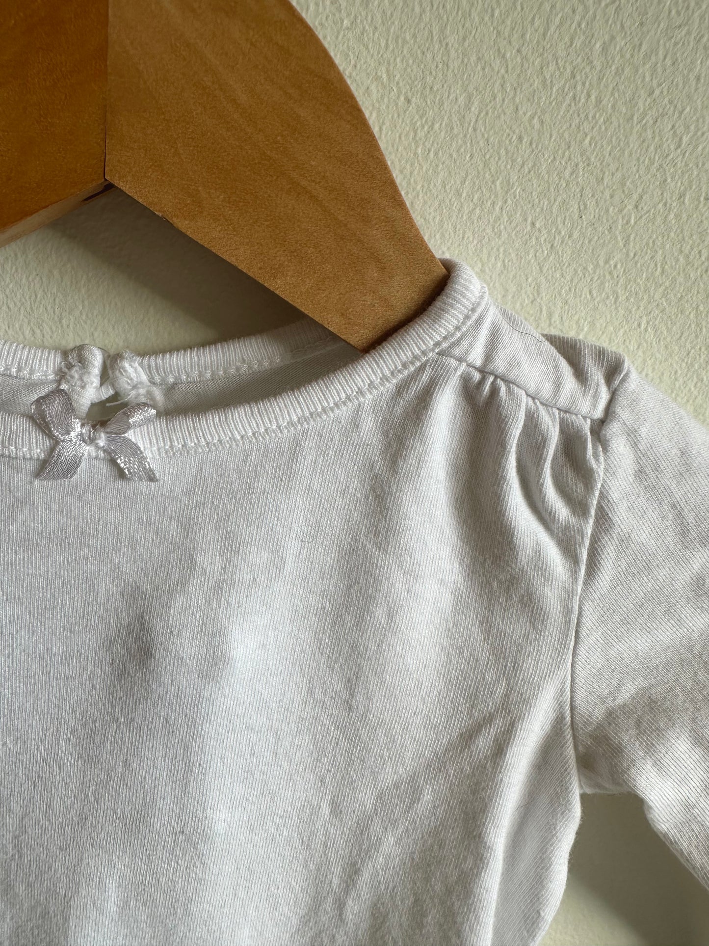White Bow Bodysuit / 3-6m