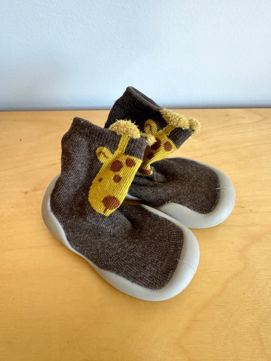 Brown Giraffe Pull On Soft Soles / Size 2-3 Infant