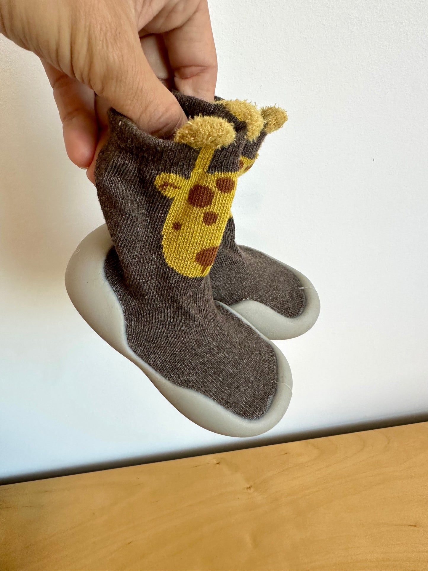 Brown Giraffe Pull On Soft Soles / Size 2-3 Infant