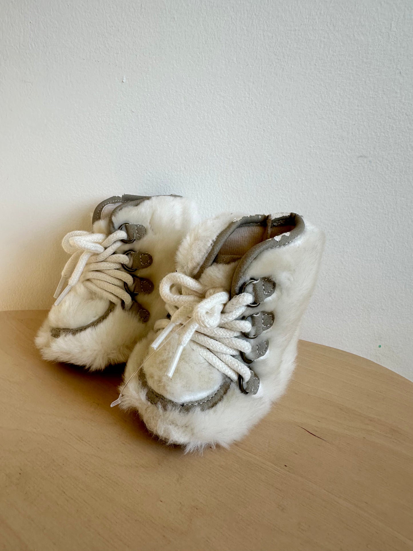Cream Fuzzy Boots / 0-3m