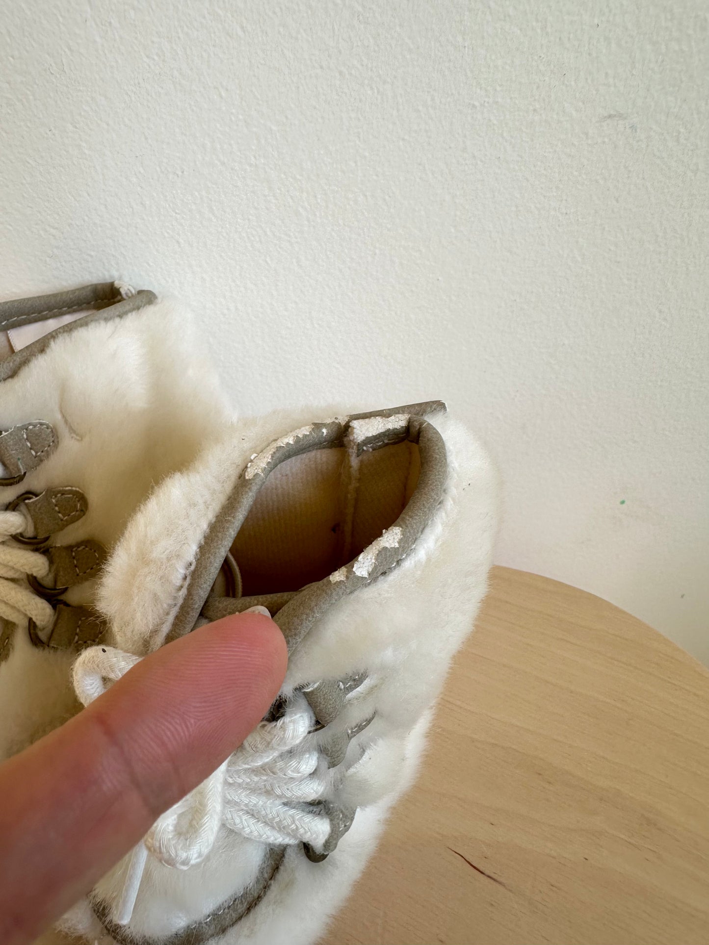 Cream Fuzzy Boots / 0-3m