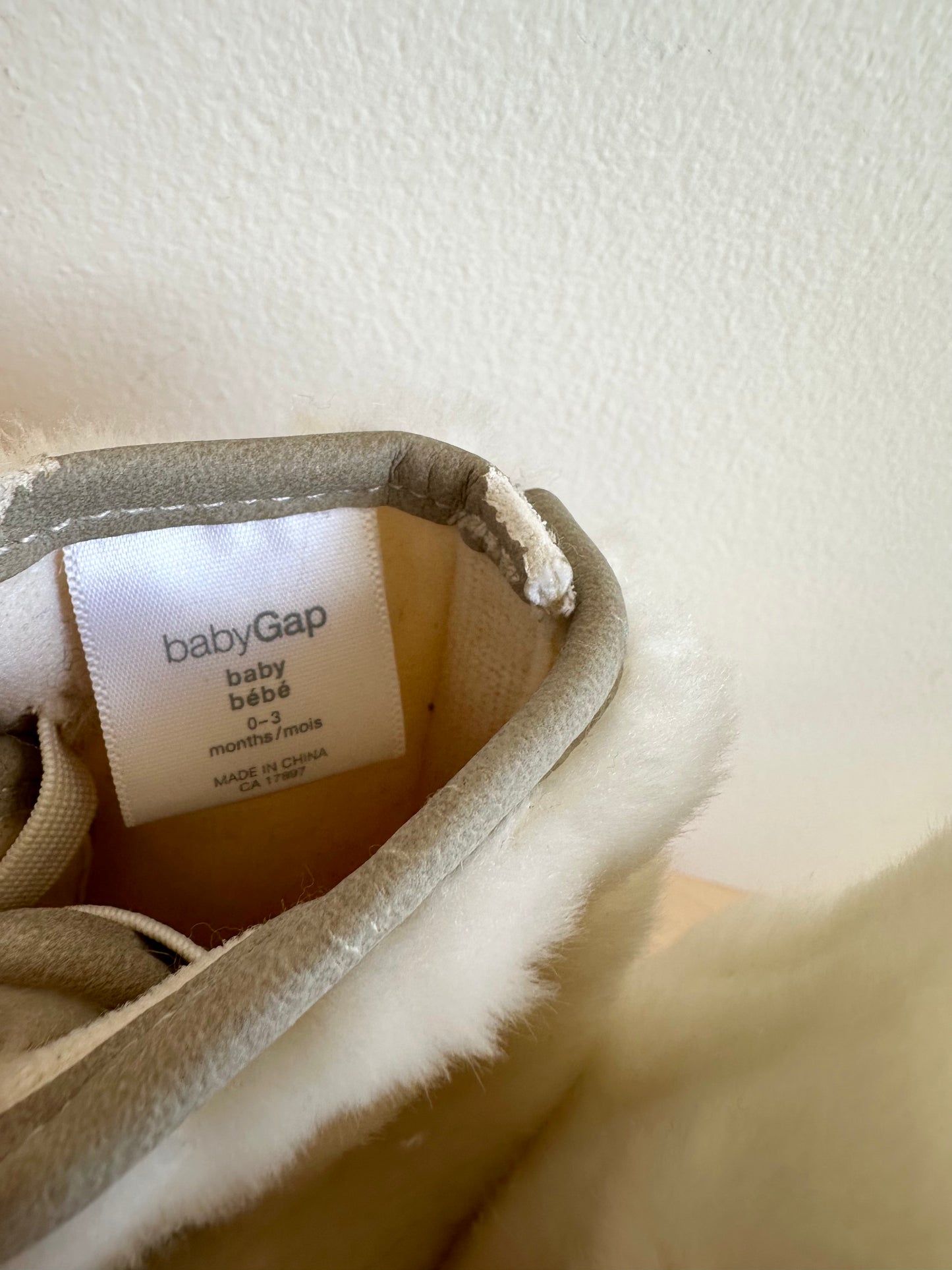 Cream Fuzzy Boots / 0-3m