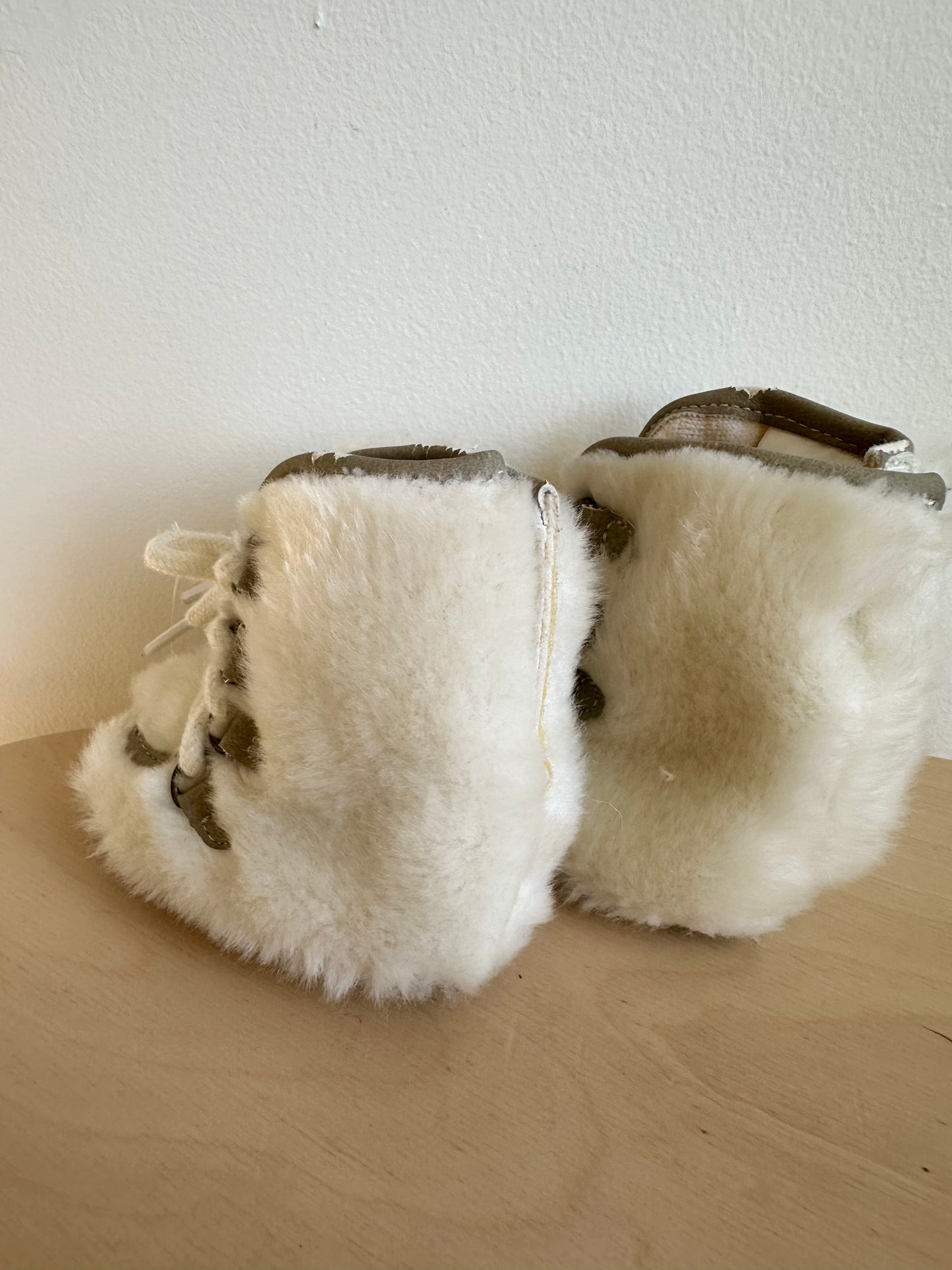 Cream Fuzzy Boots / 0-3m