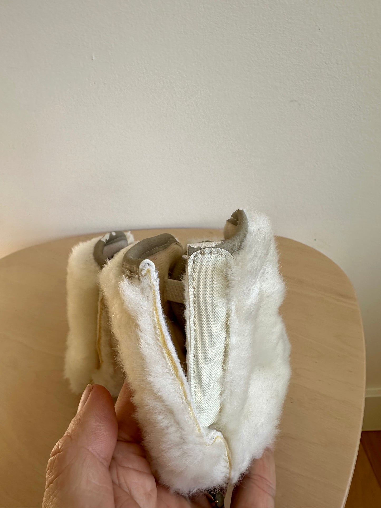 Cream Fuzzy Boots / 0-3m