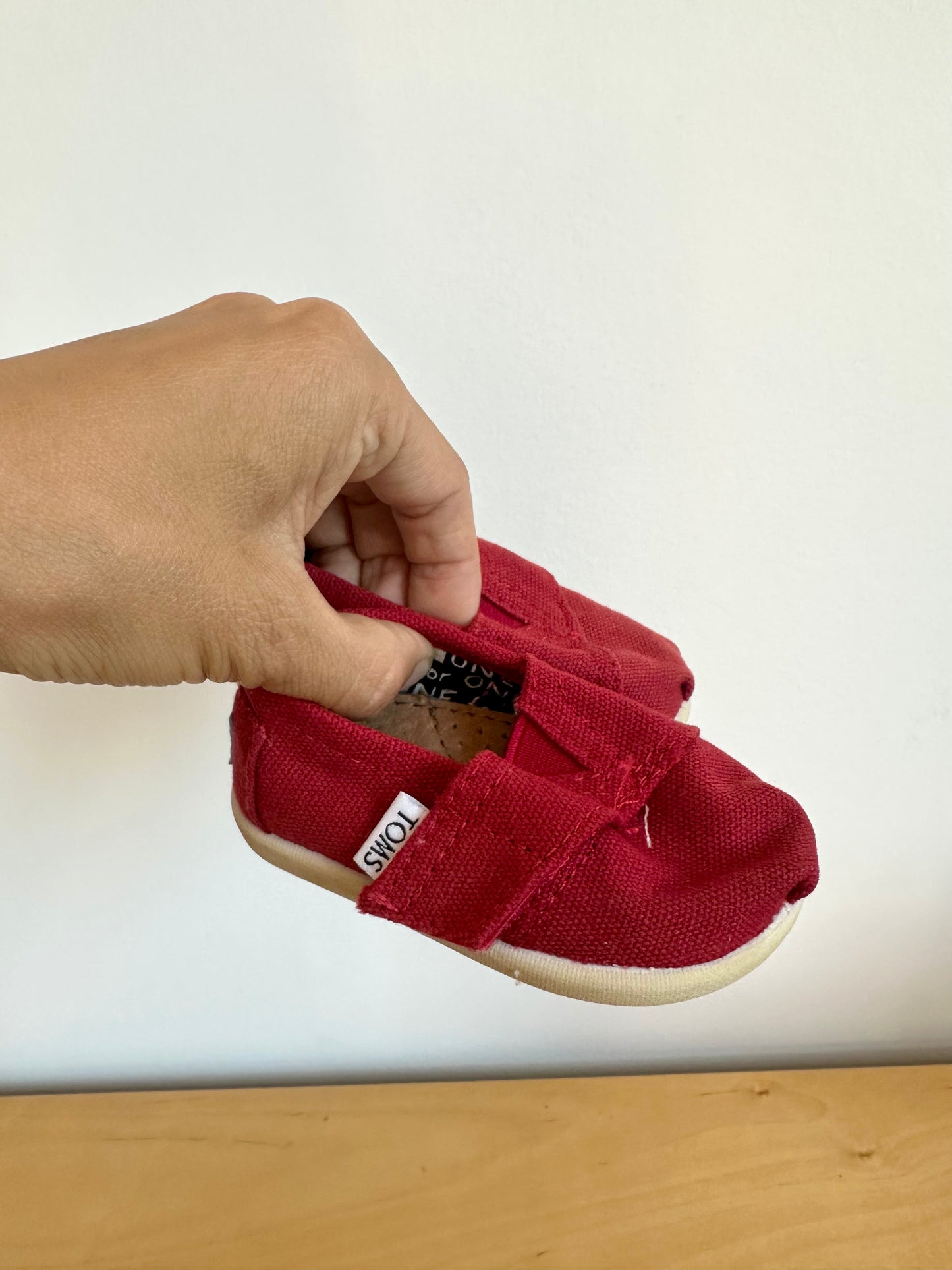 Toms Red Shoe / Size 3 Infant
