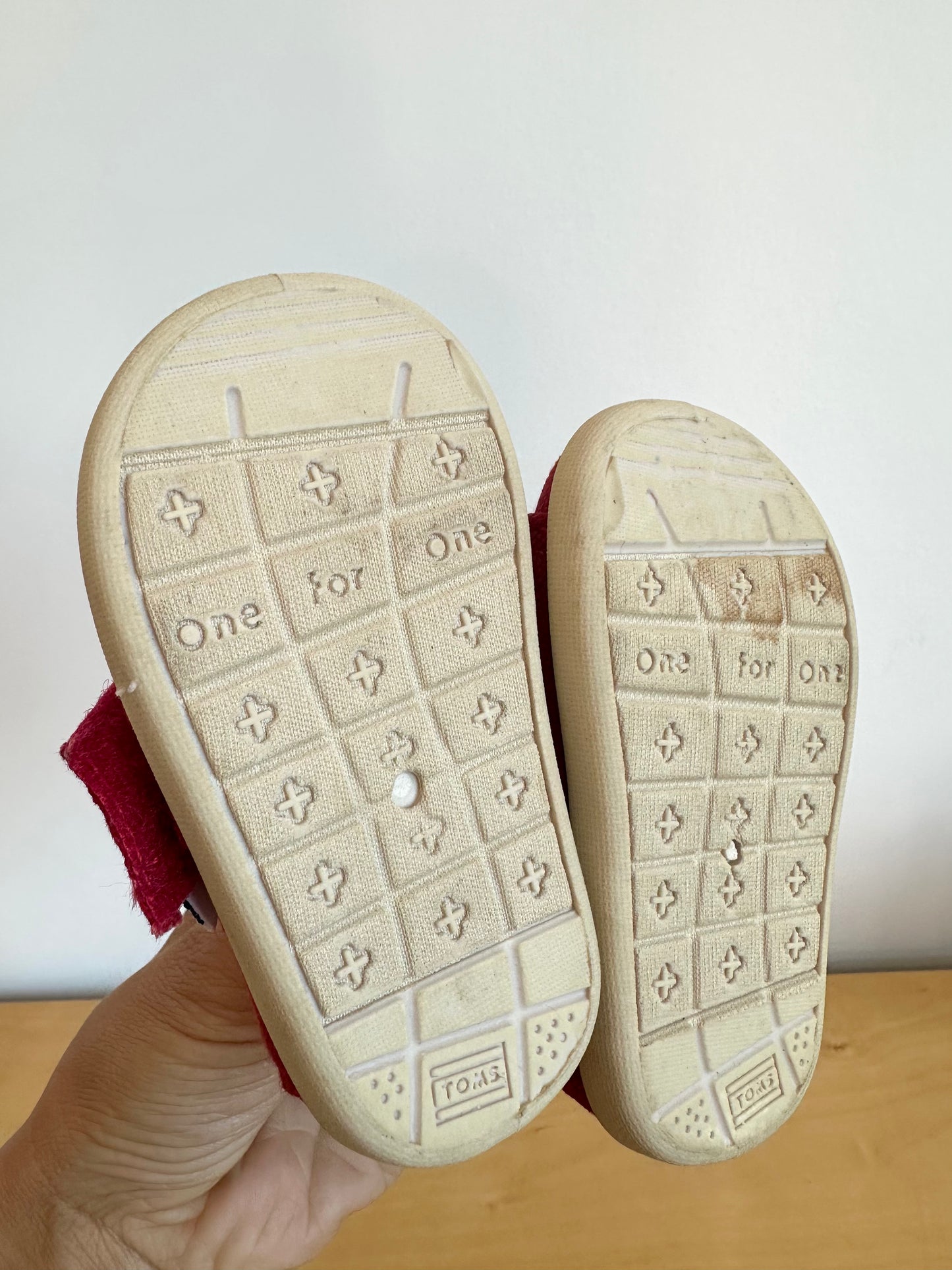 Toms Red Shoe / Size 3 Infant