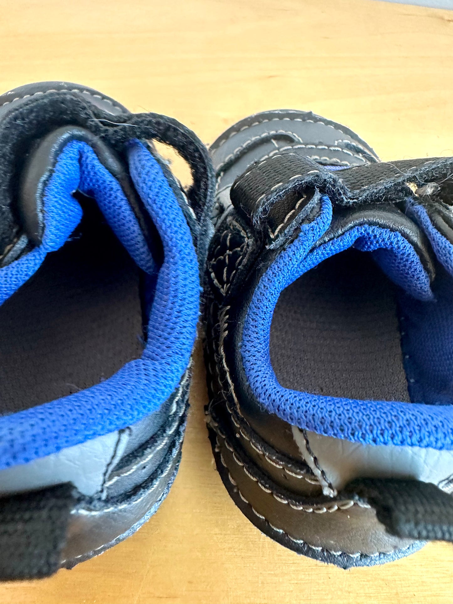 Flexible Traction Sneakers / Size 3 Infant