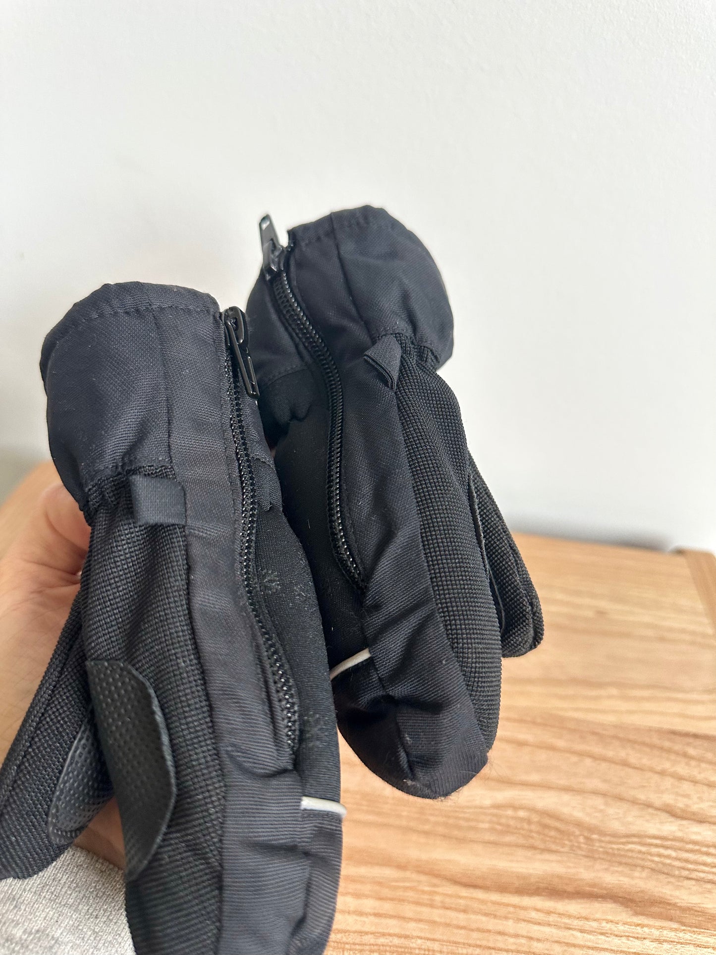 Black Winter Zipper Gloves / 4-12m
