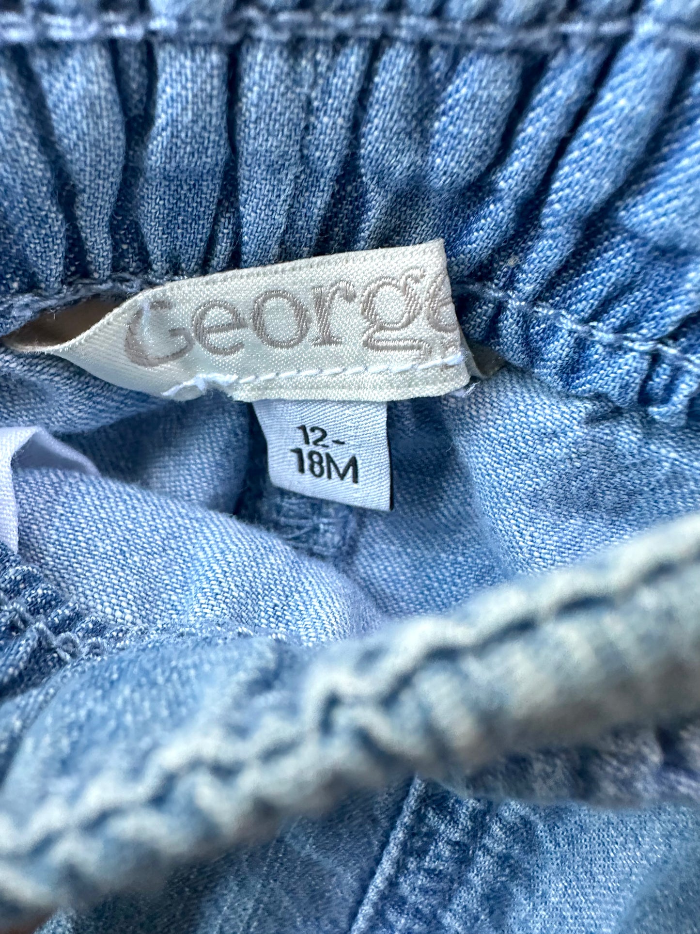 Chambray Ruffle Shorts / 12-18m