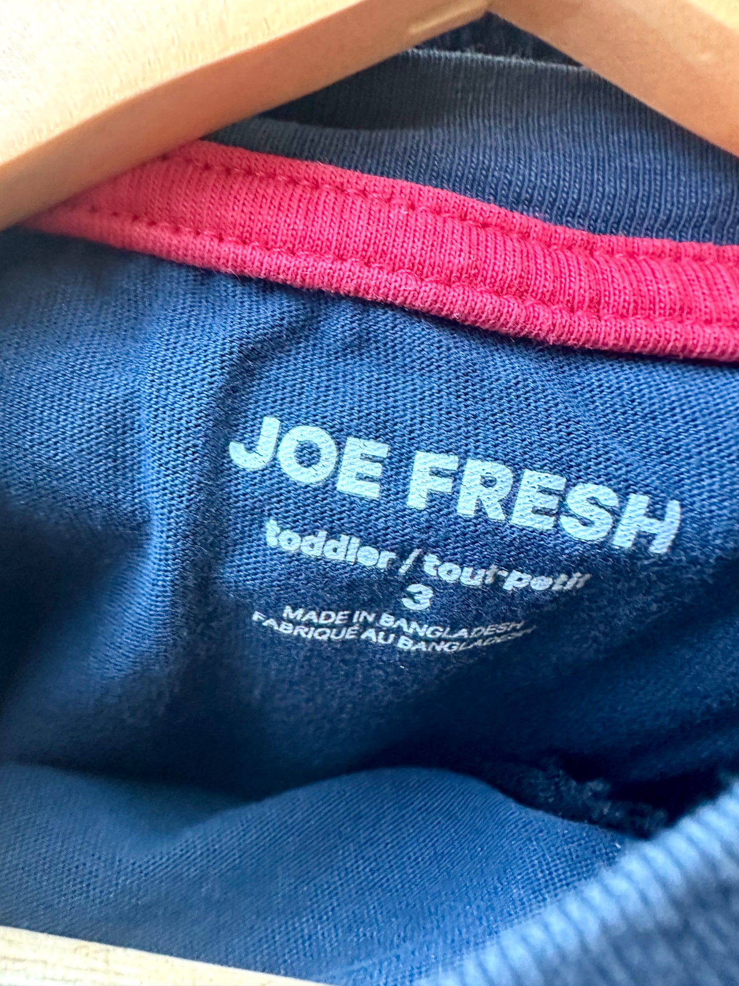 T-Shirt with Red Pocket / 3T