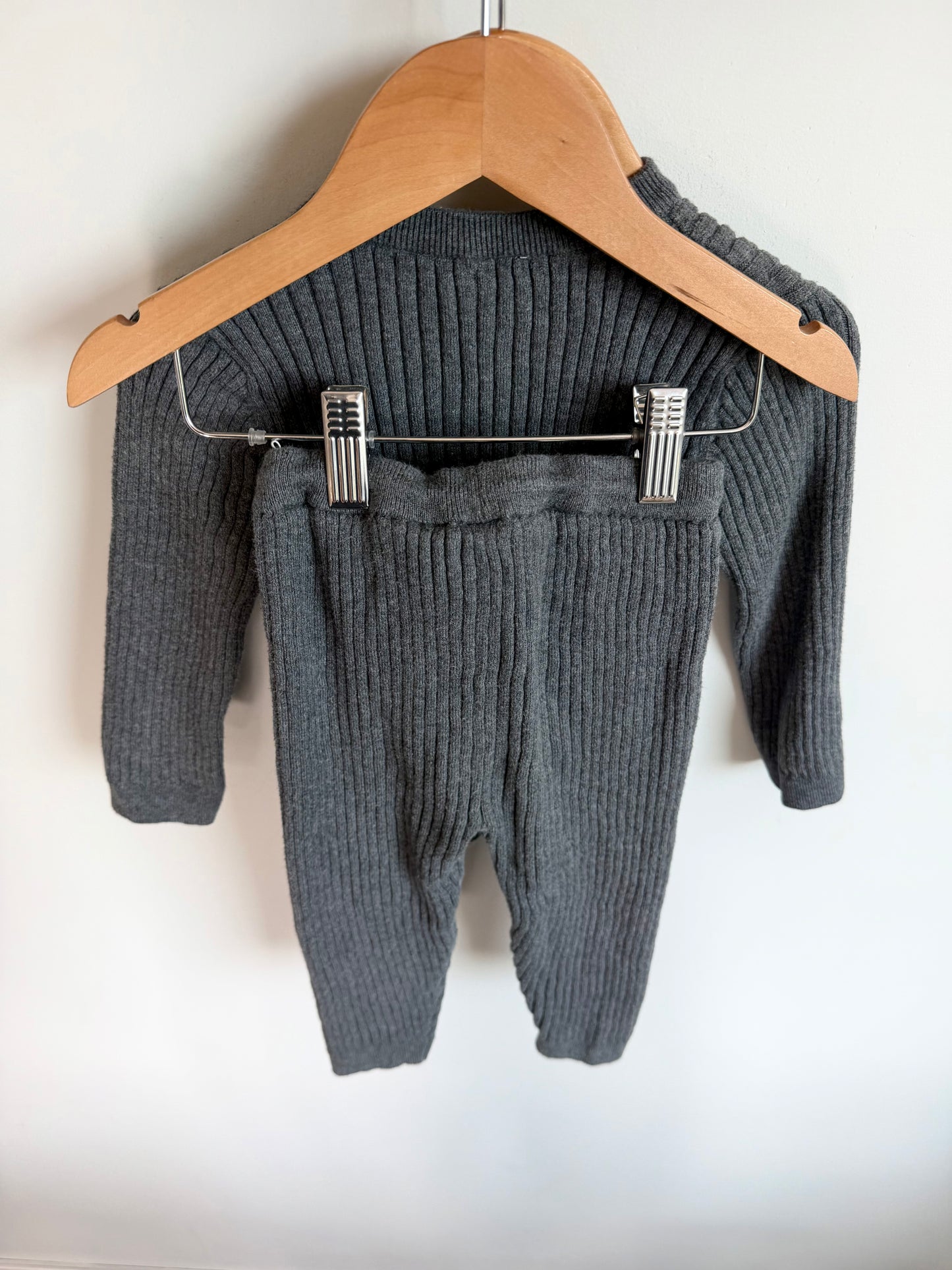 H&M Grey Ribbed Top + Pants Set / 12-18m