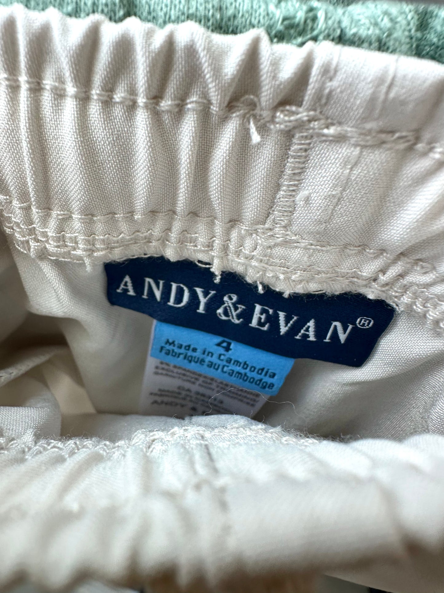 Cream Drawstring Shorts / 4T