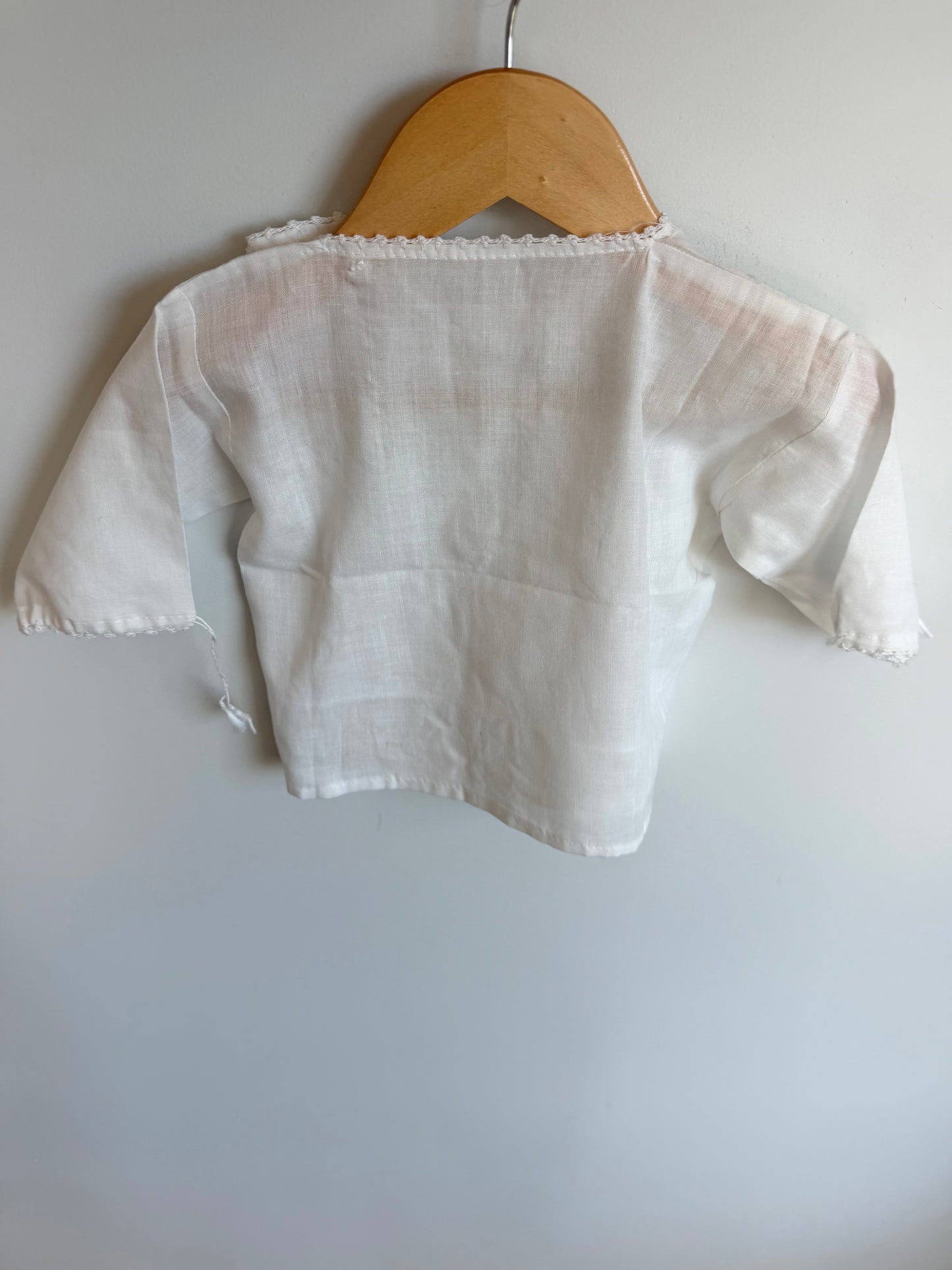 Threadwork White Embroidery Top with Side Buttons / 3-6m?
