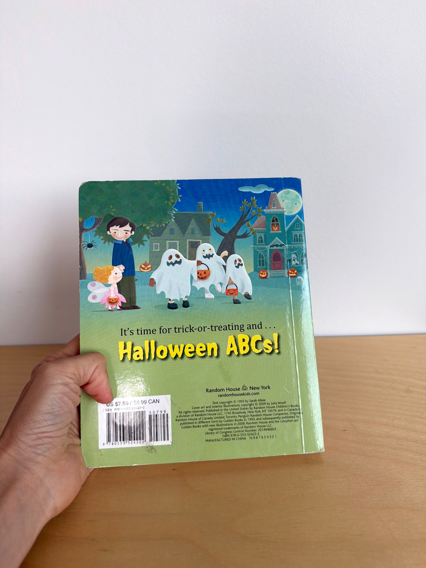 Halloween ABC Board Book / 0-3 years