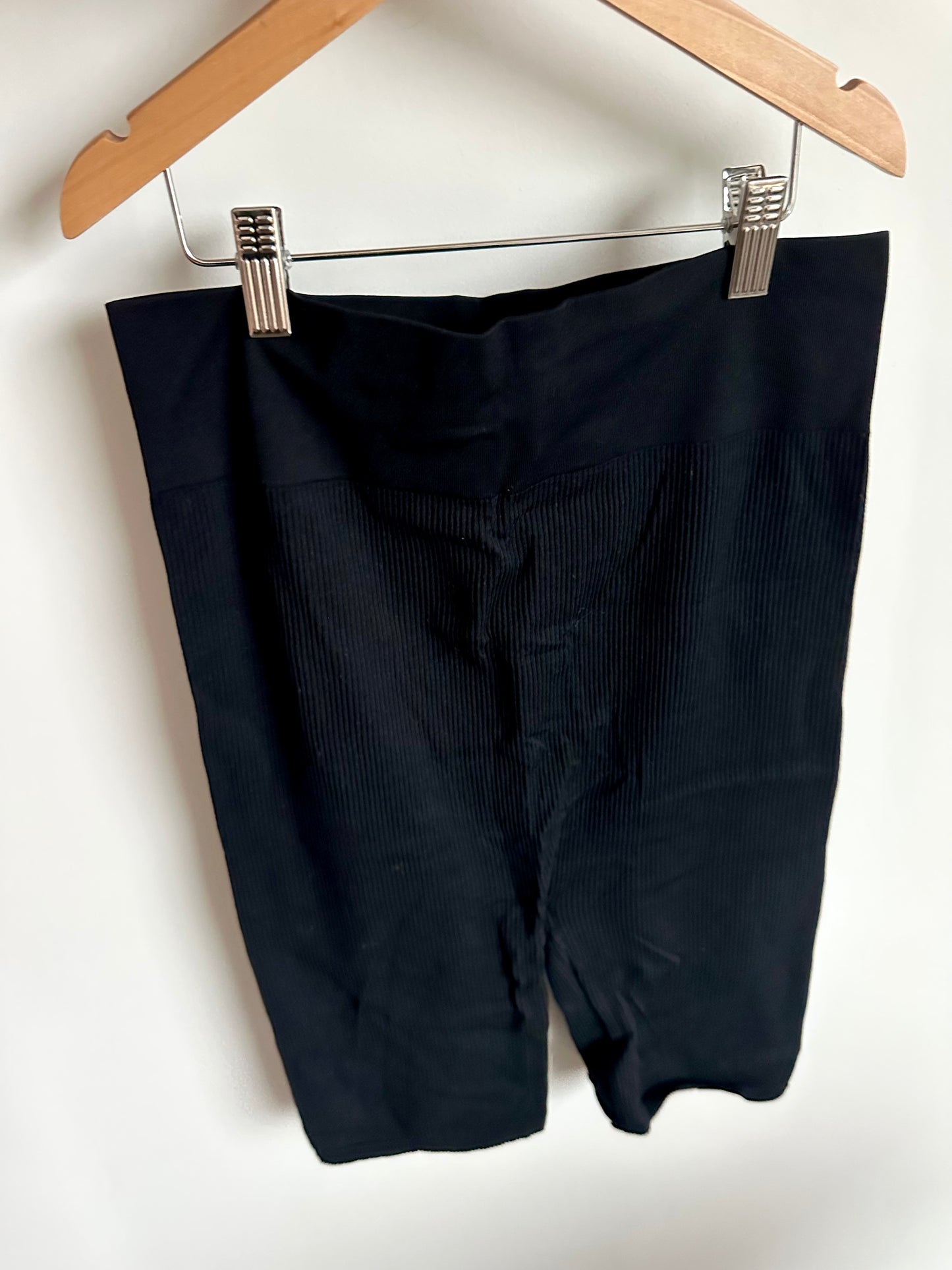 H&M Black Maternity Biker Short / Large