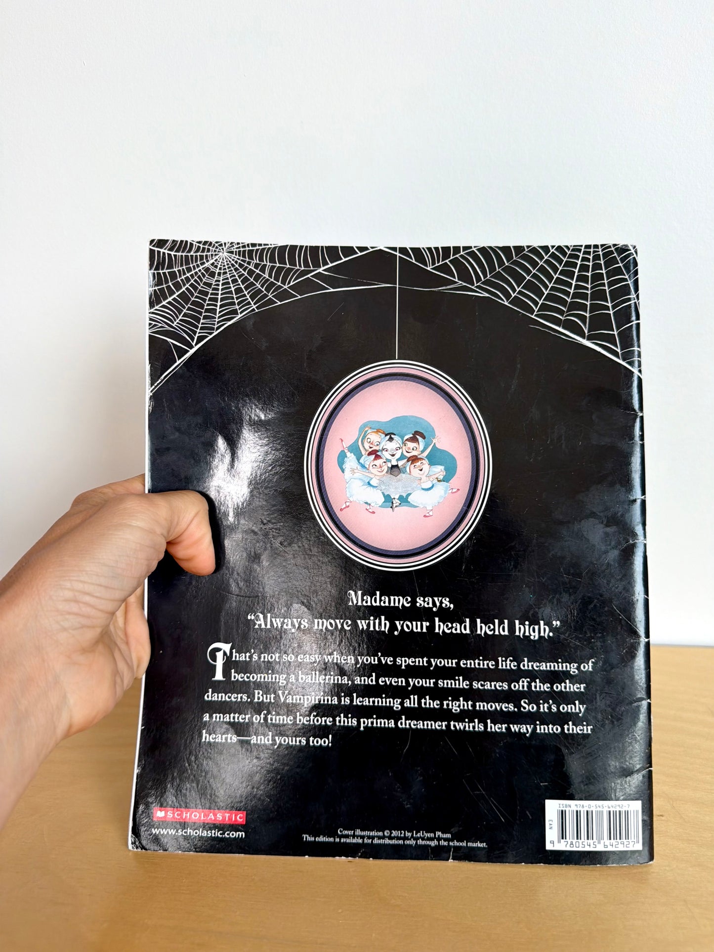 Vampirina Ballerina Softcover Book / 4-8 years
