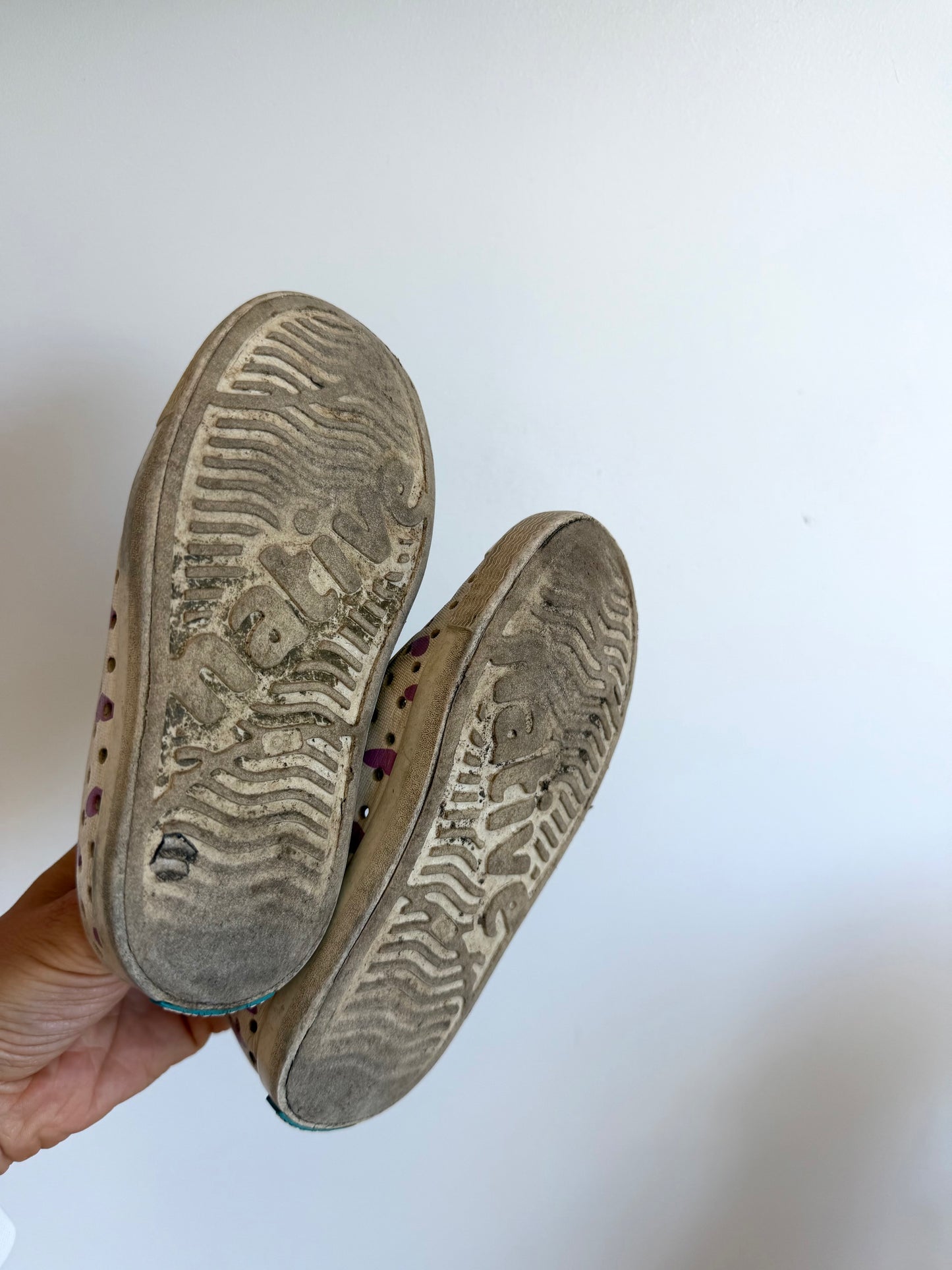 Native Heart Shoes (PLAY) / Size 9 Toddler