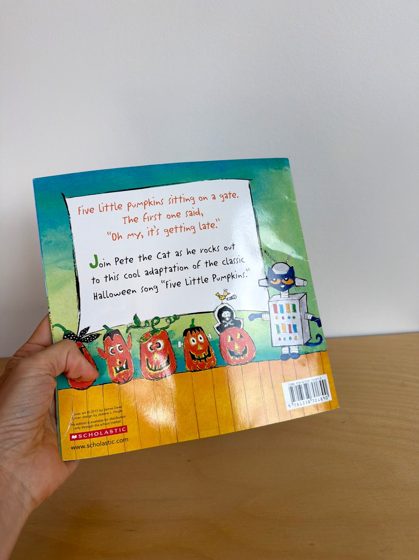 Pete the Cat 5 Little Pumpkins Softcover Book / 2-6 years