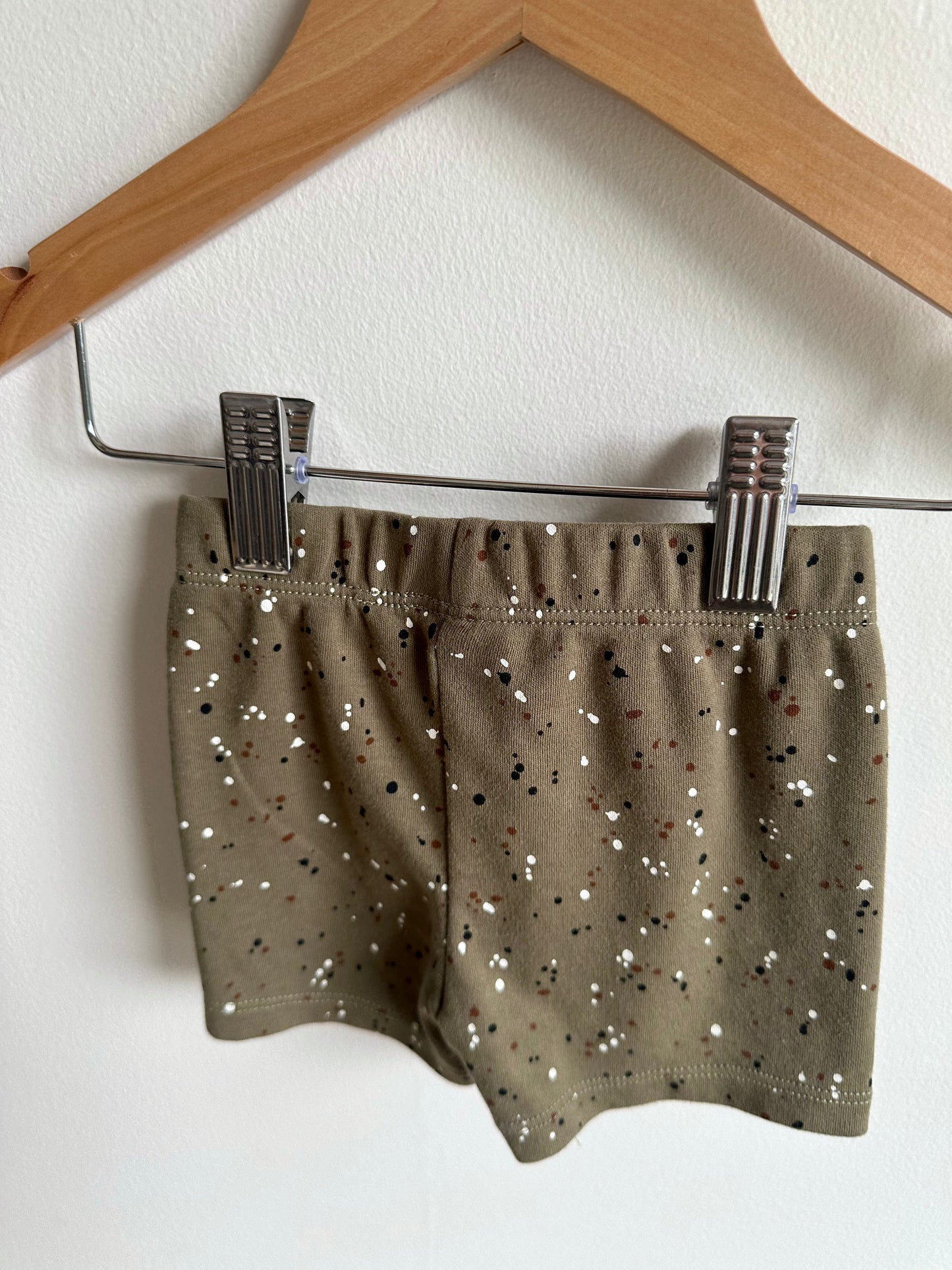 Green Splatter Pattern Shorts / 6m
