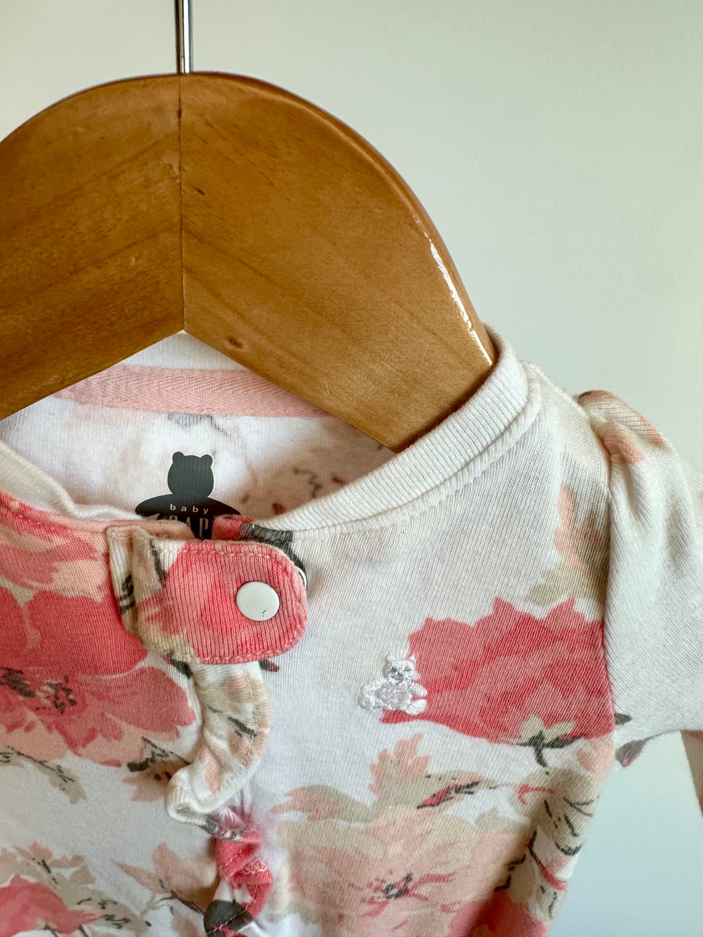 Gap Organic Ruffle Floral Sleeper / 0-3m