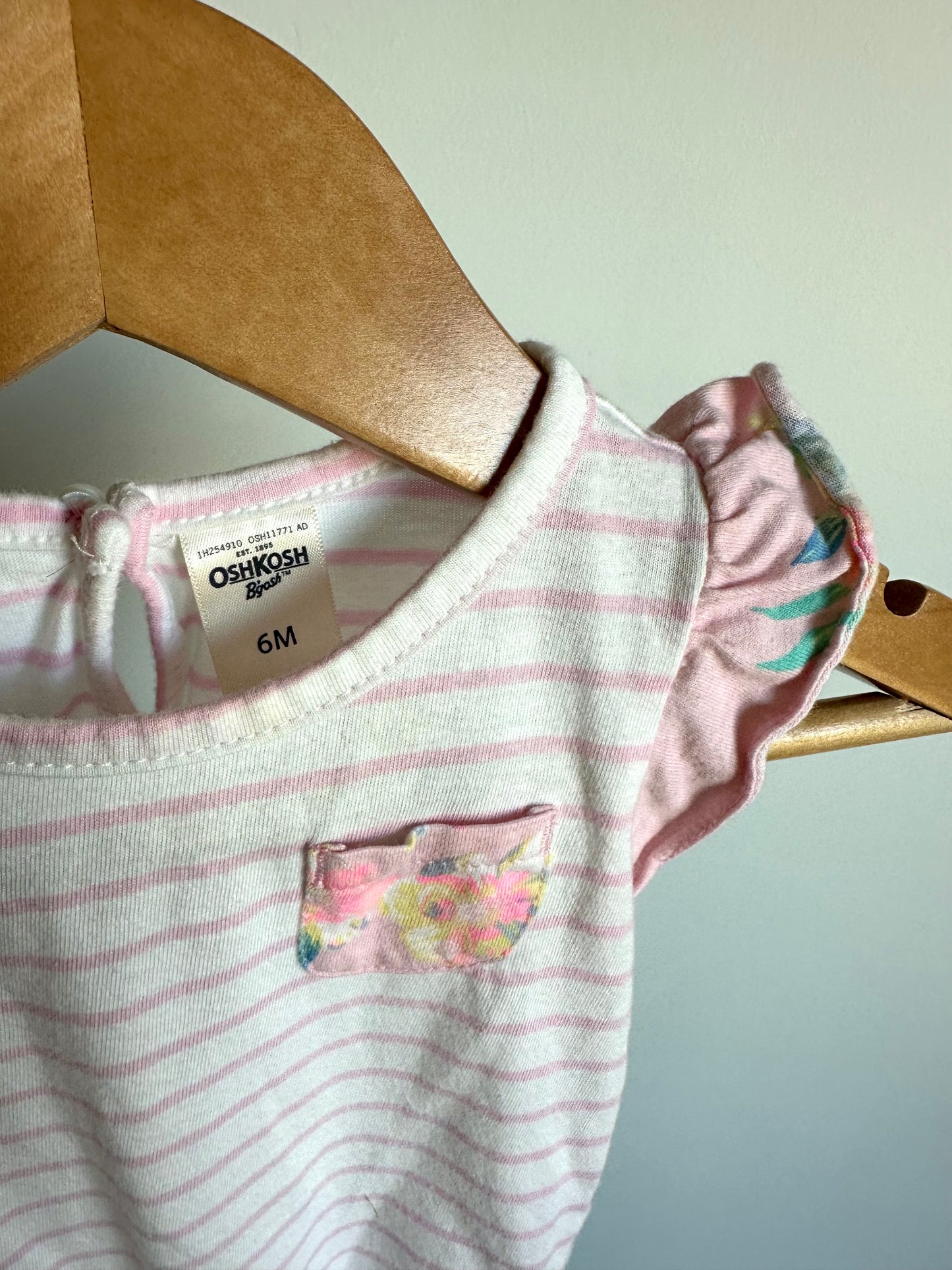 Striped Ruffle Sleeve Bodysuit / 6m