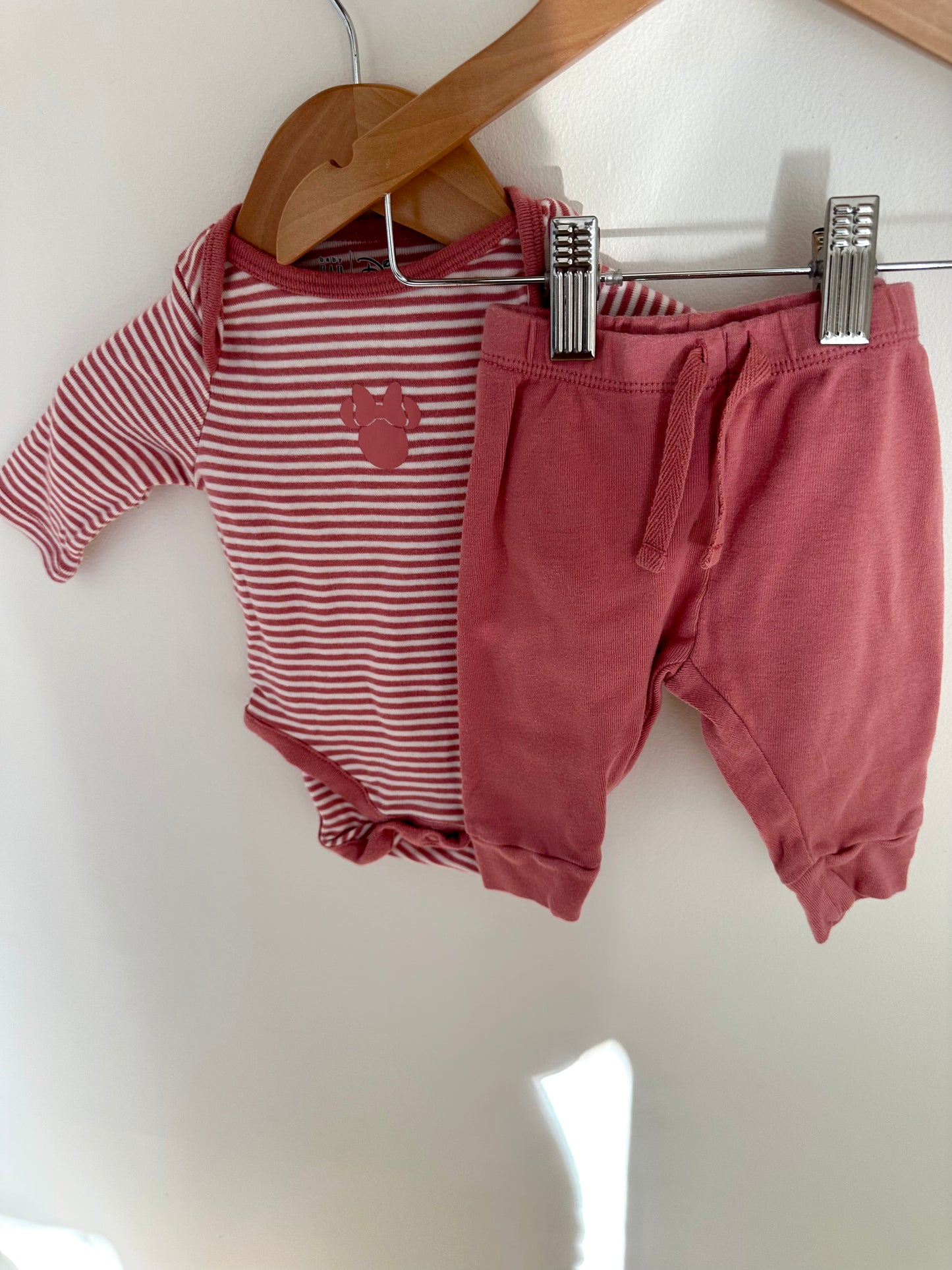 Gap Minnie Mouse Bodysuit + Pants Set / 0-3m