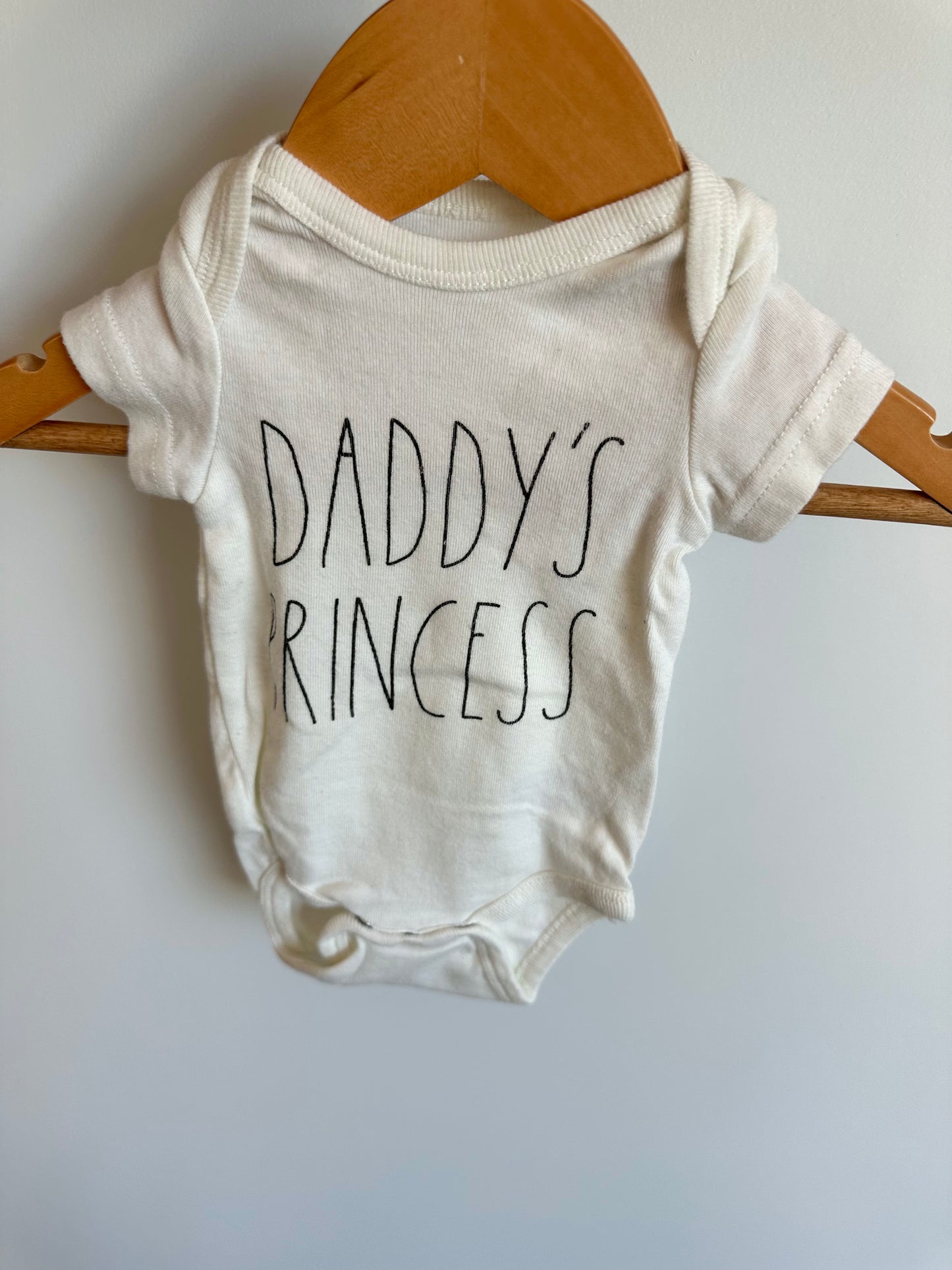 Rae Dunn Daddy's Princess Bodysuit / 0-3m