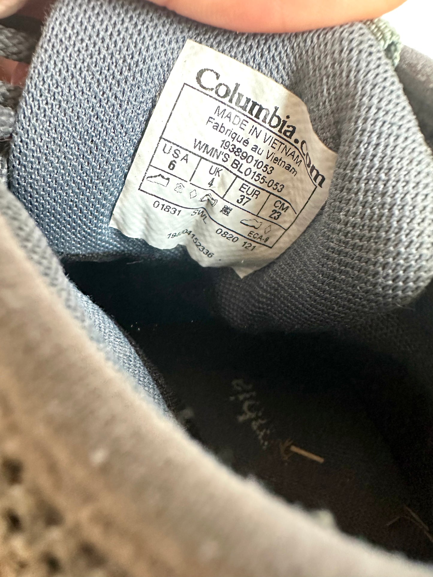 Columbia Waterproof Shoes / Size 6 Big Kids