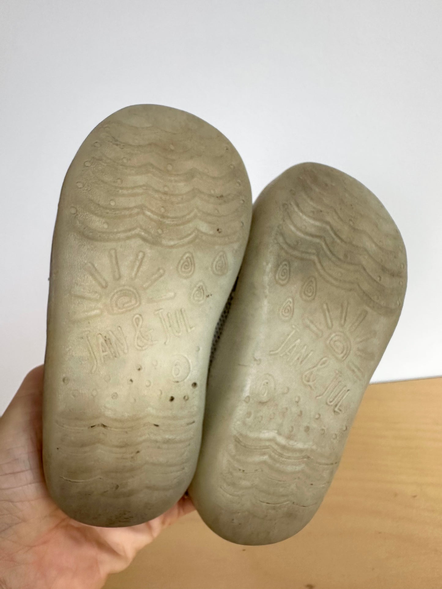 Jan & Jul Grey Slip On Shoes / Size 6 Toddler