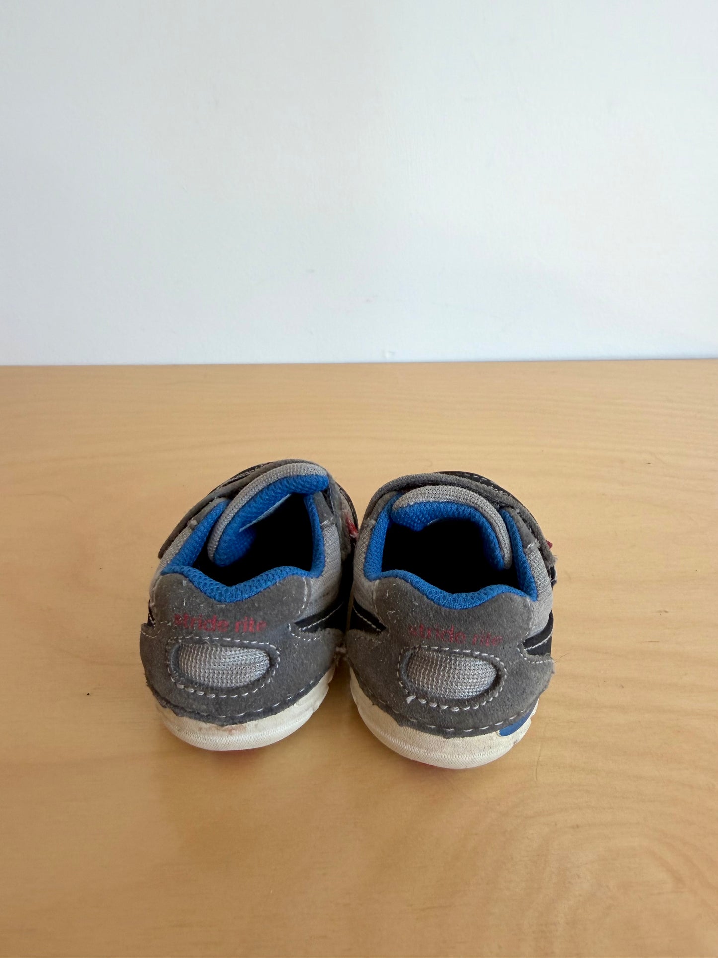 Stride Rite Grey, Red + Blue Velcro Shoes / Size 3.5 Infant