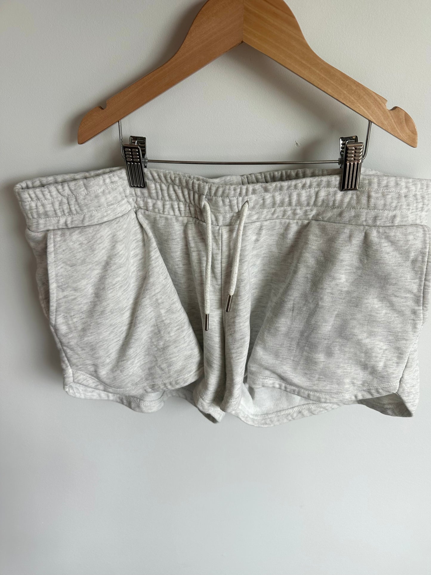 H&M Grey Maternity Shorts / M