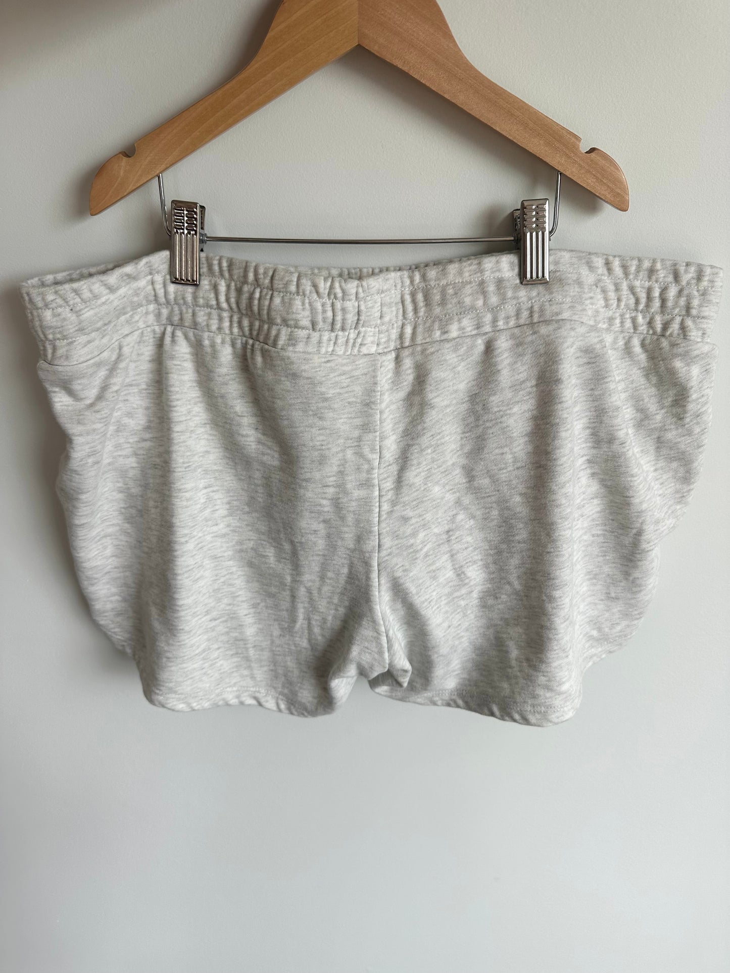 H&M Grey Maternity Shorts / M