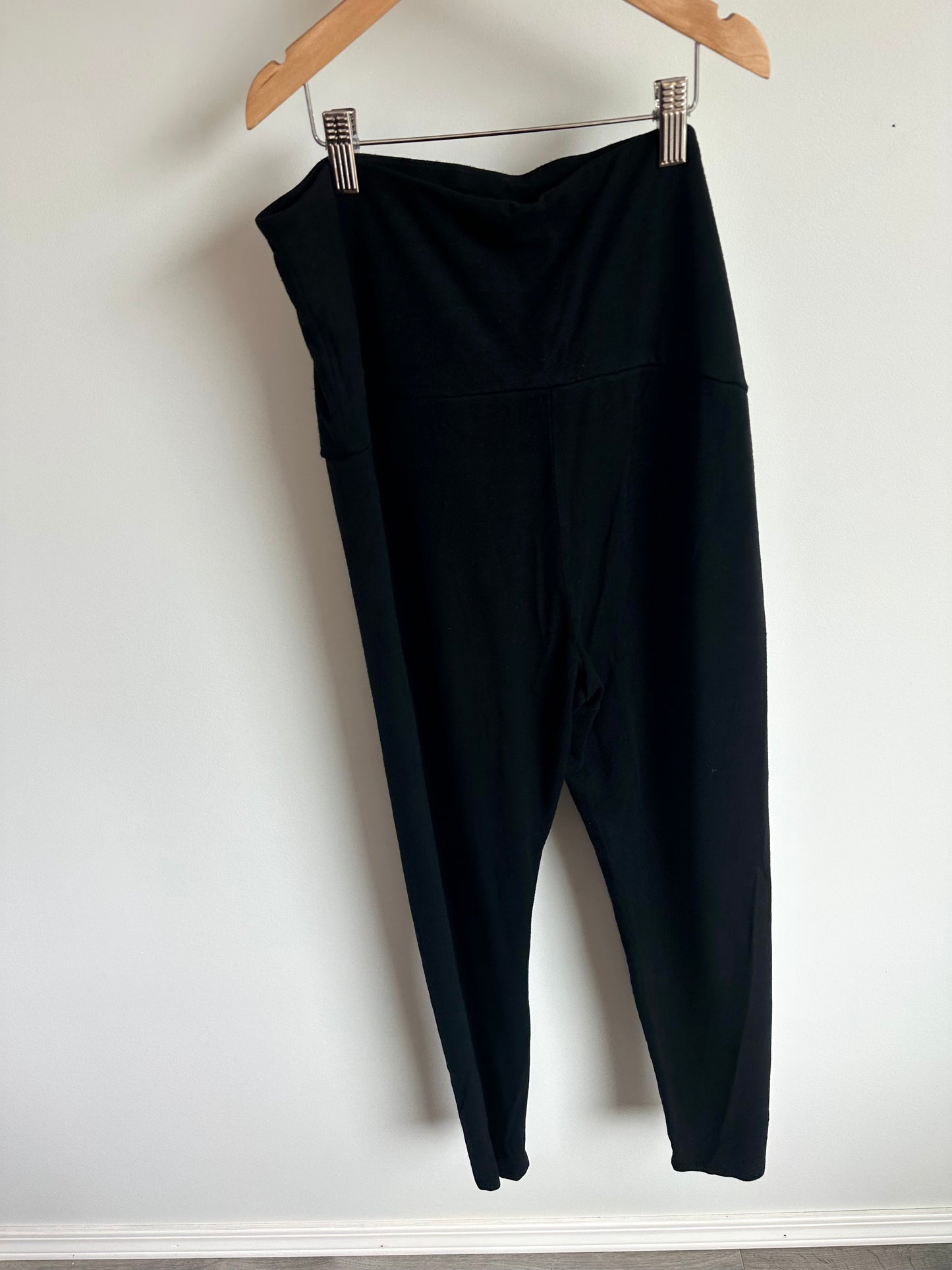 Black Rayon Maternity Leggings / M